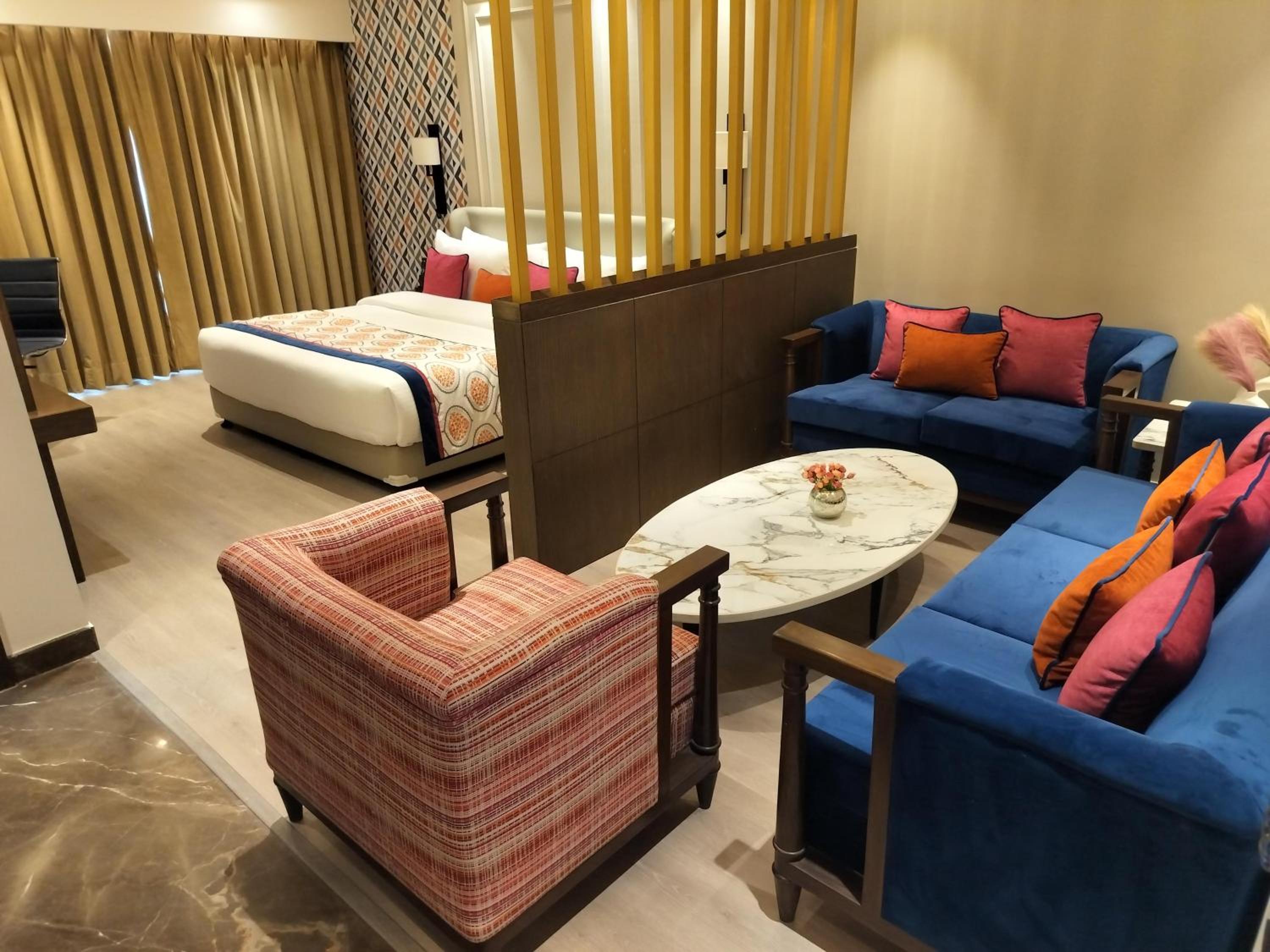 Executive Suite - Photo 1