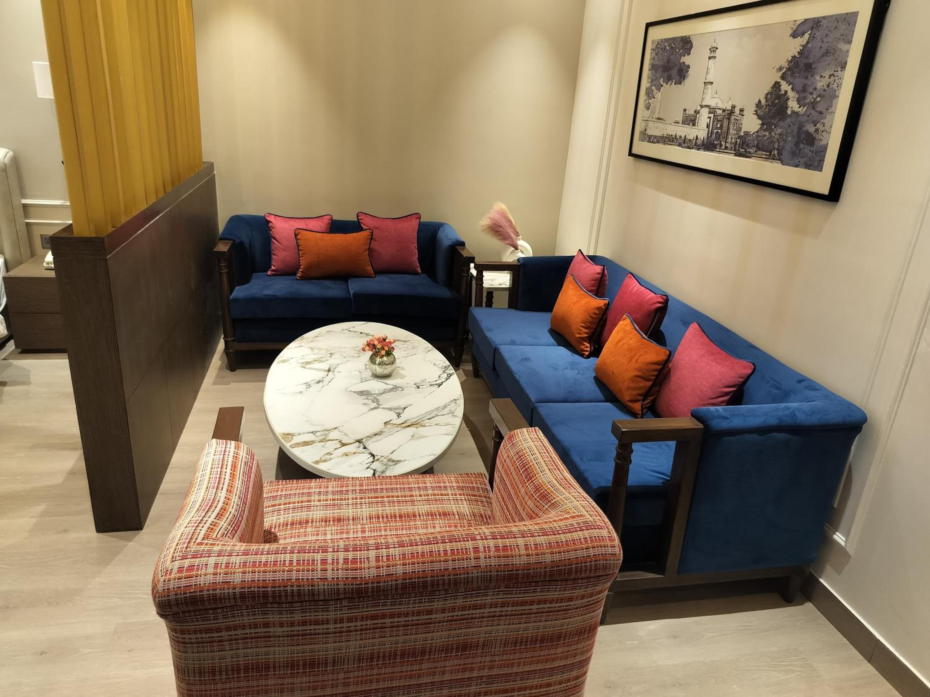 Executive Suite - Photo 5