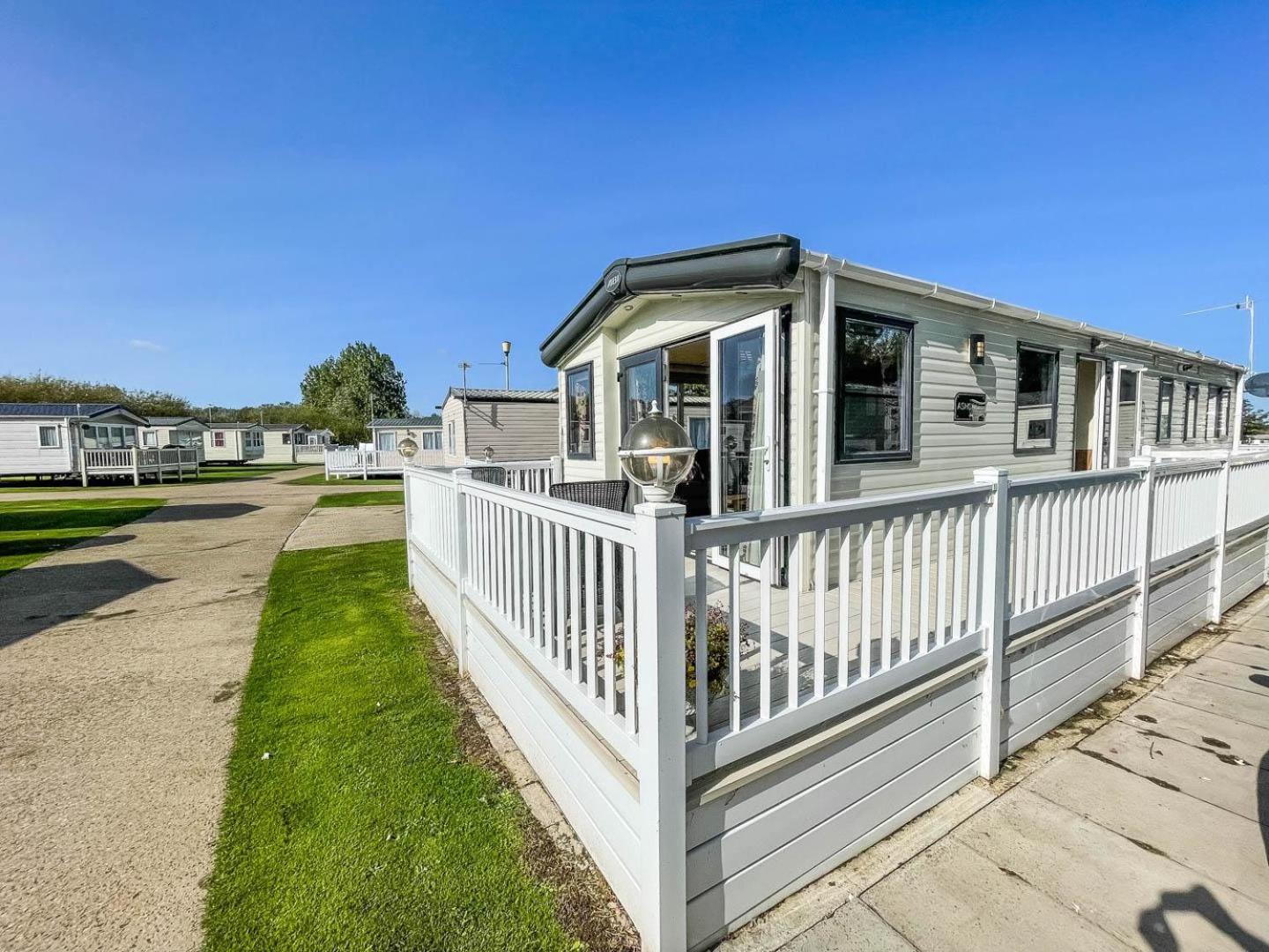 Mobile Home photo 3