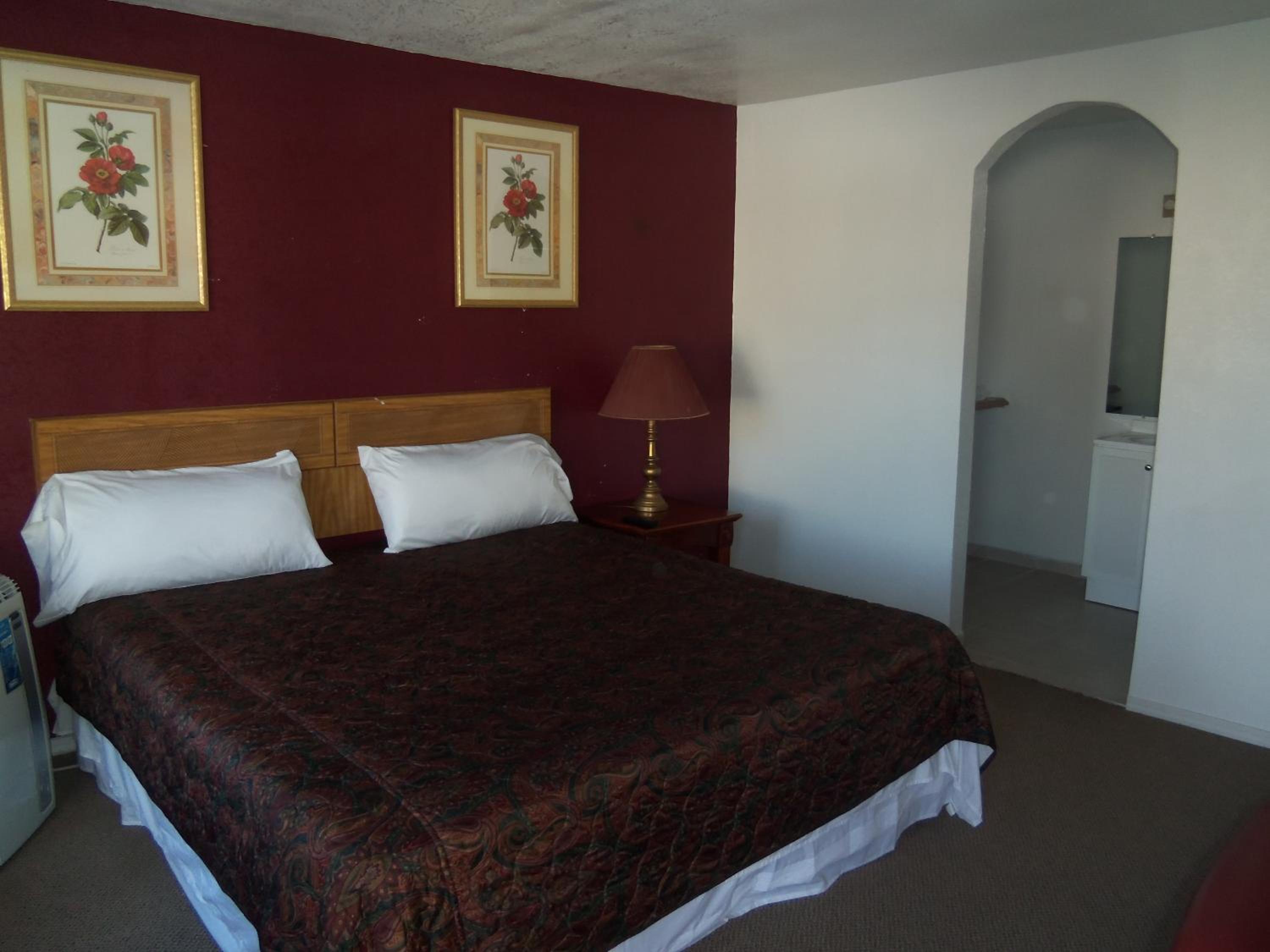 King Room - Non-Smoking photo 2