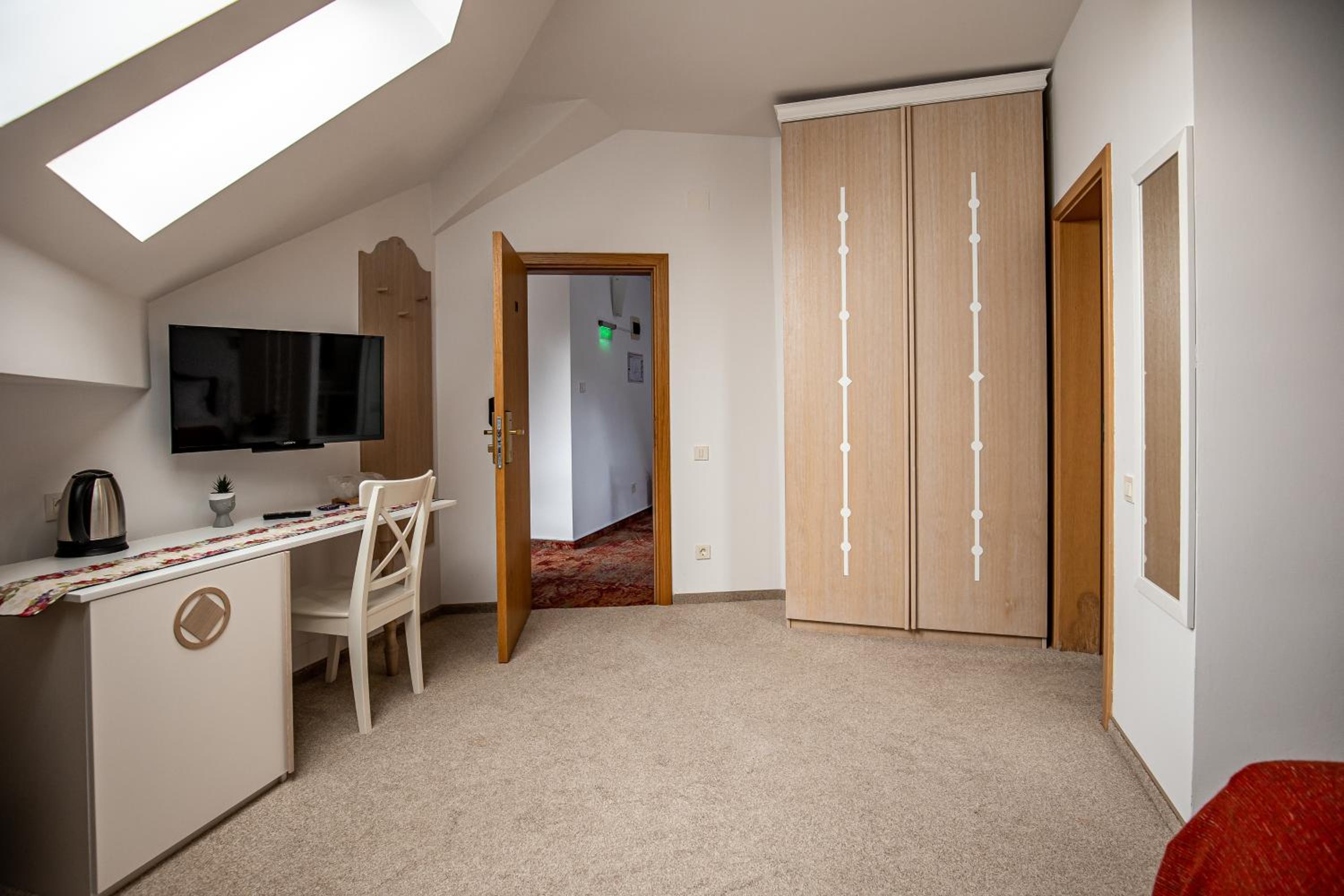 Standard Double Room photo 3