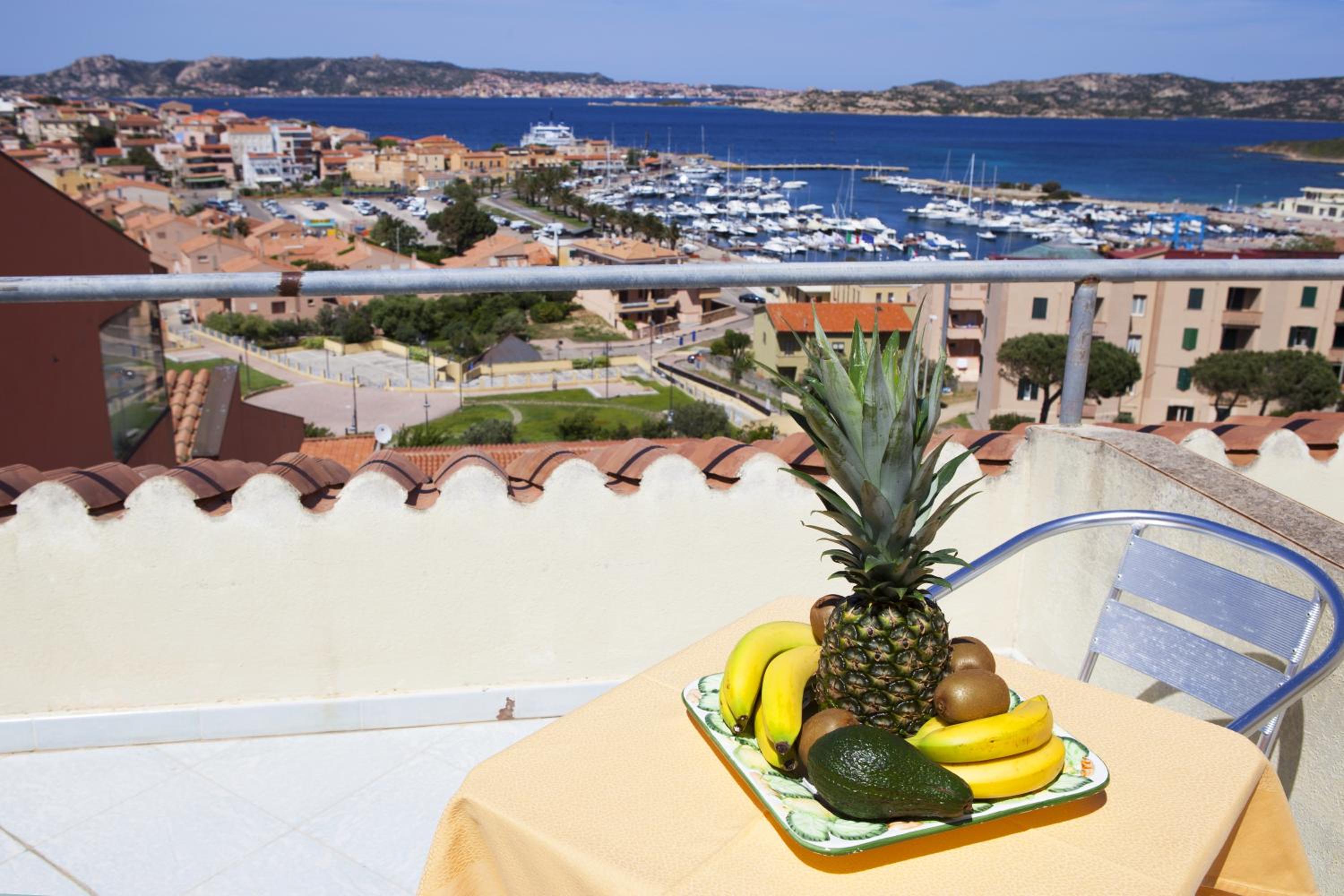 Double or Twin Room with Sea View - Photo 4
