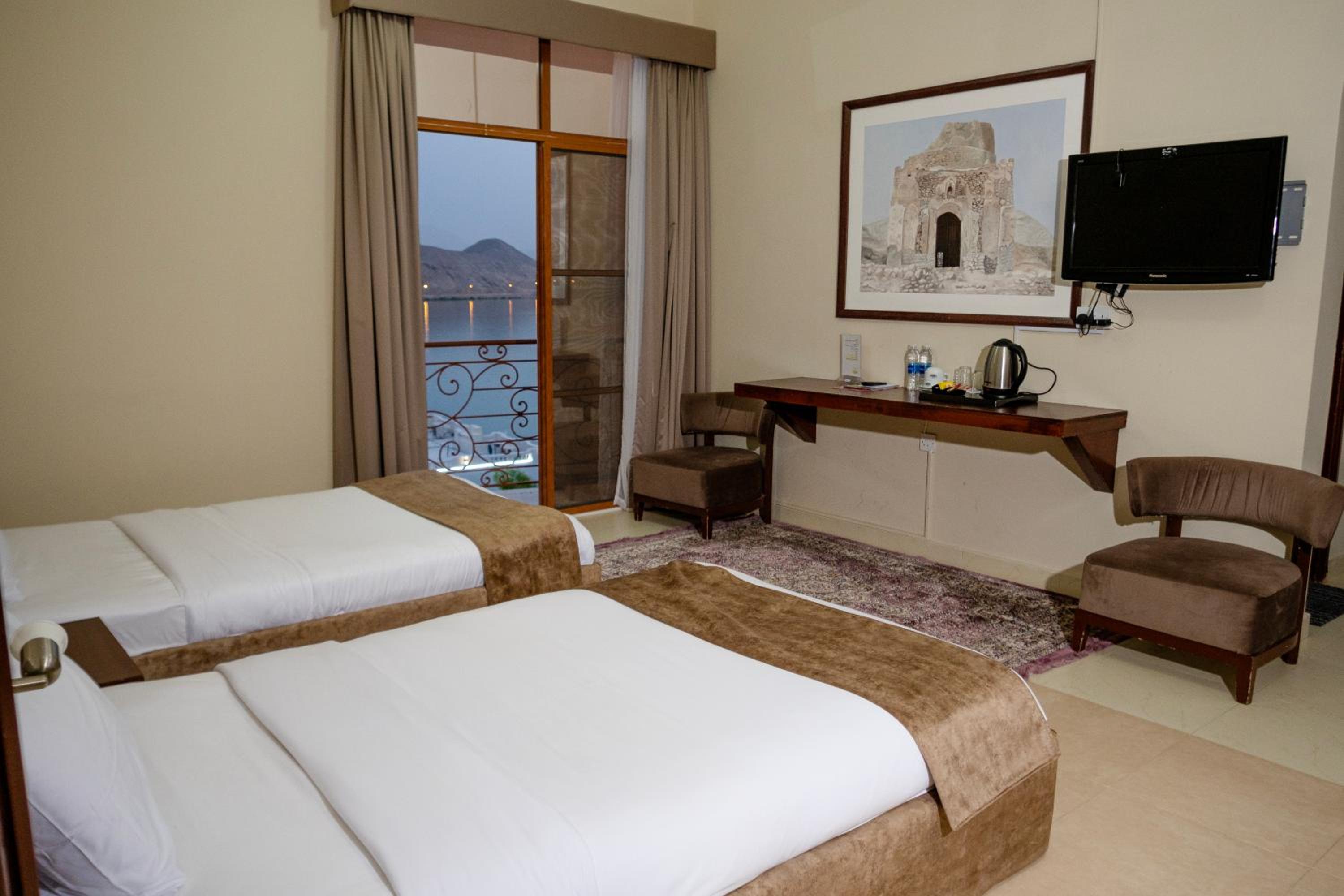 Standard Twin Room - Photo 9