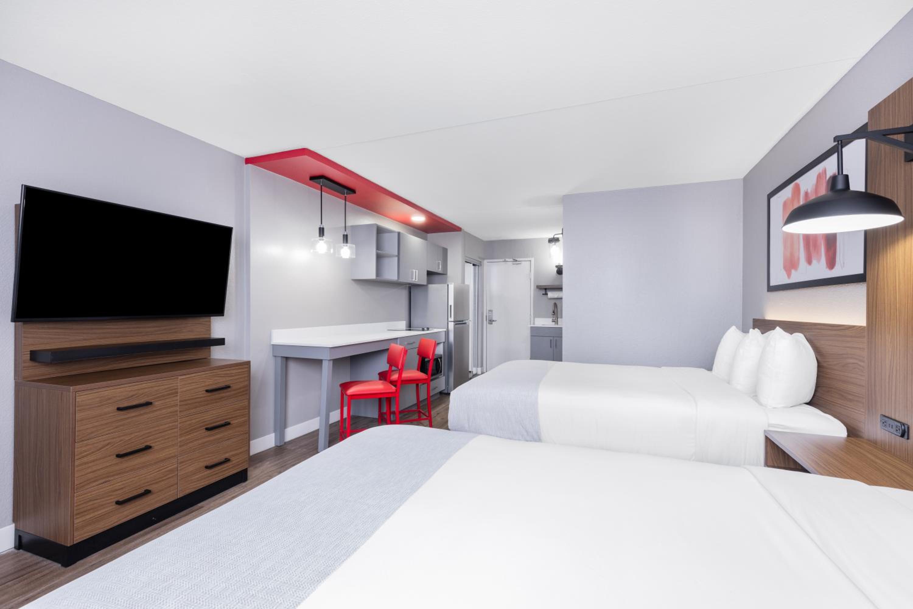 Queen Room with Two Queen Beds - Non-Smoking - Photo 1