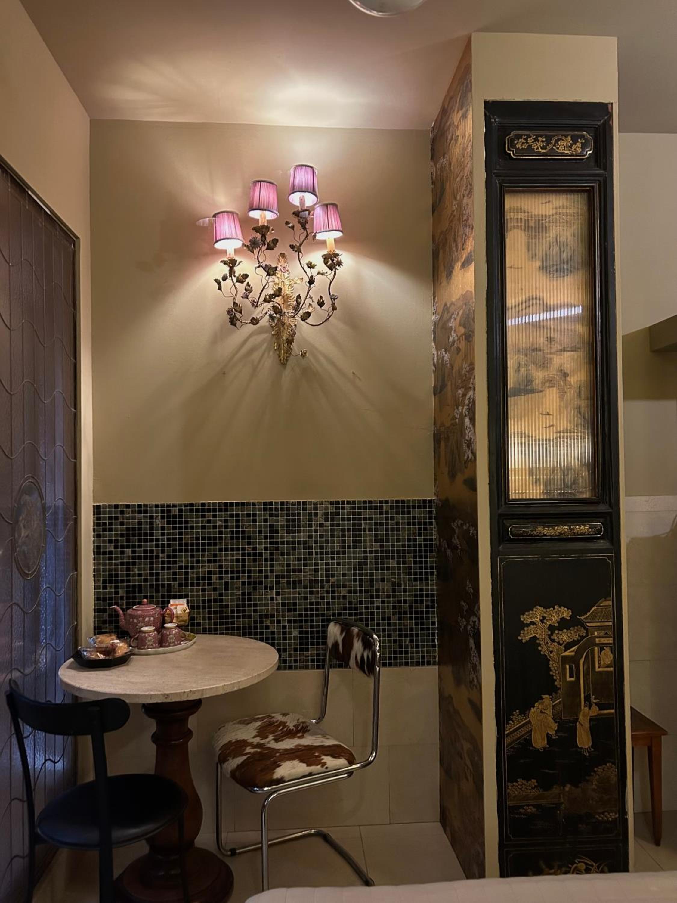 Deluxe Queen Room - Photo 9