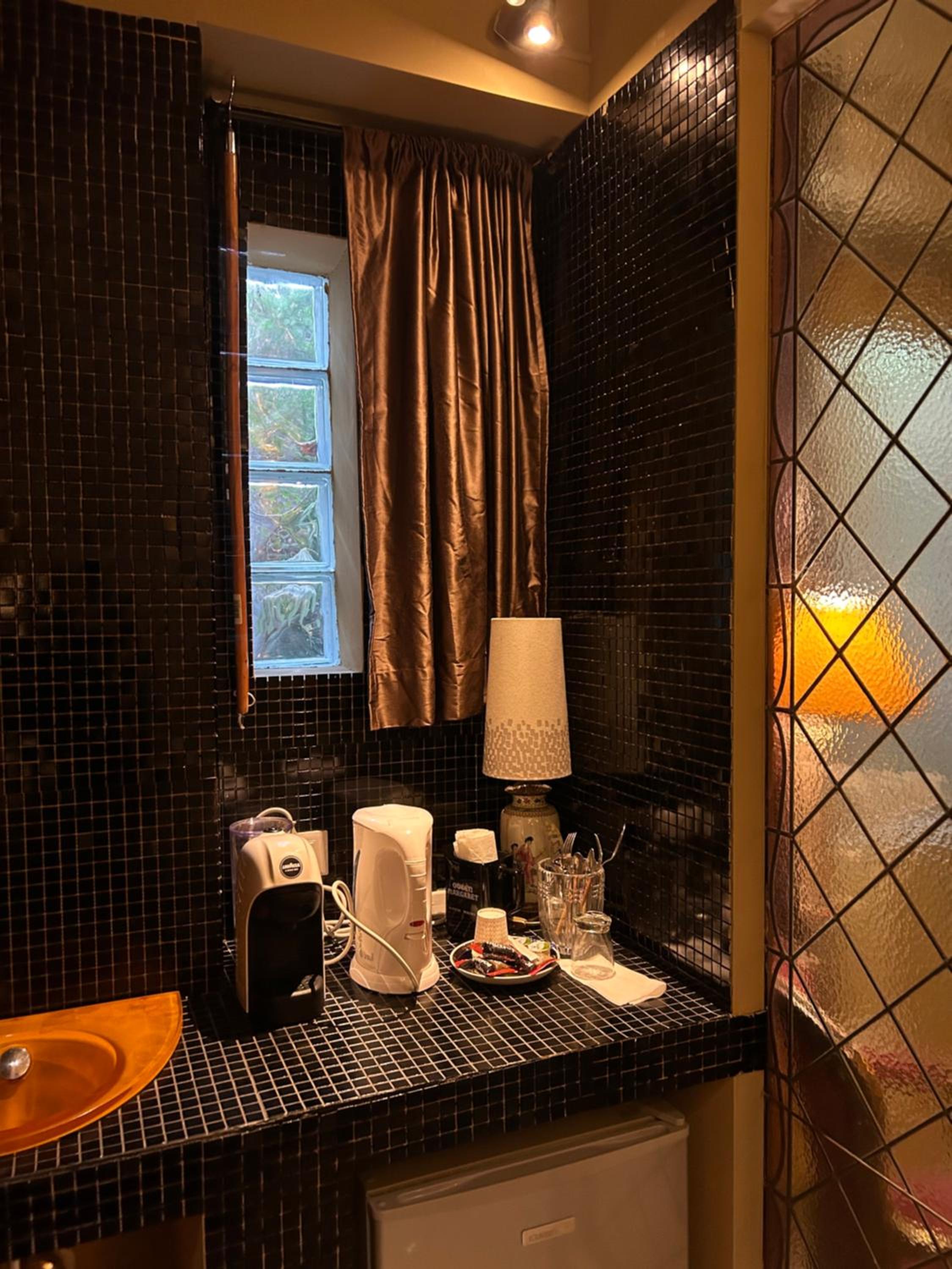 Deluxe Queen Room - Photo 6