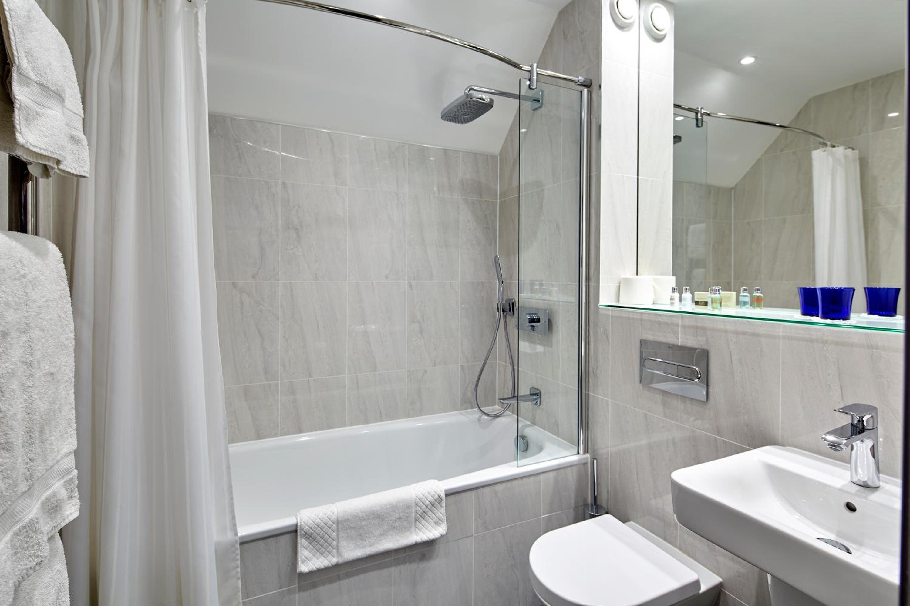 Signature Suite - Photo 5