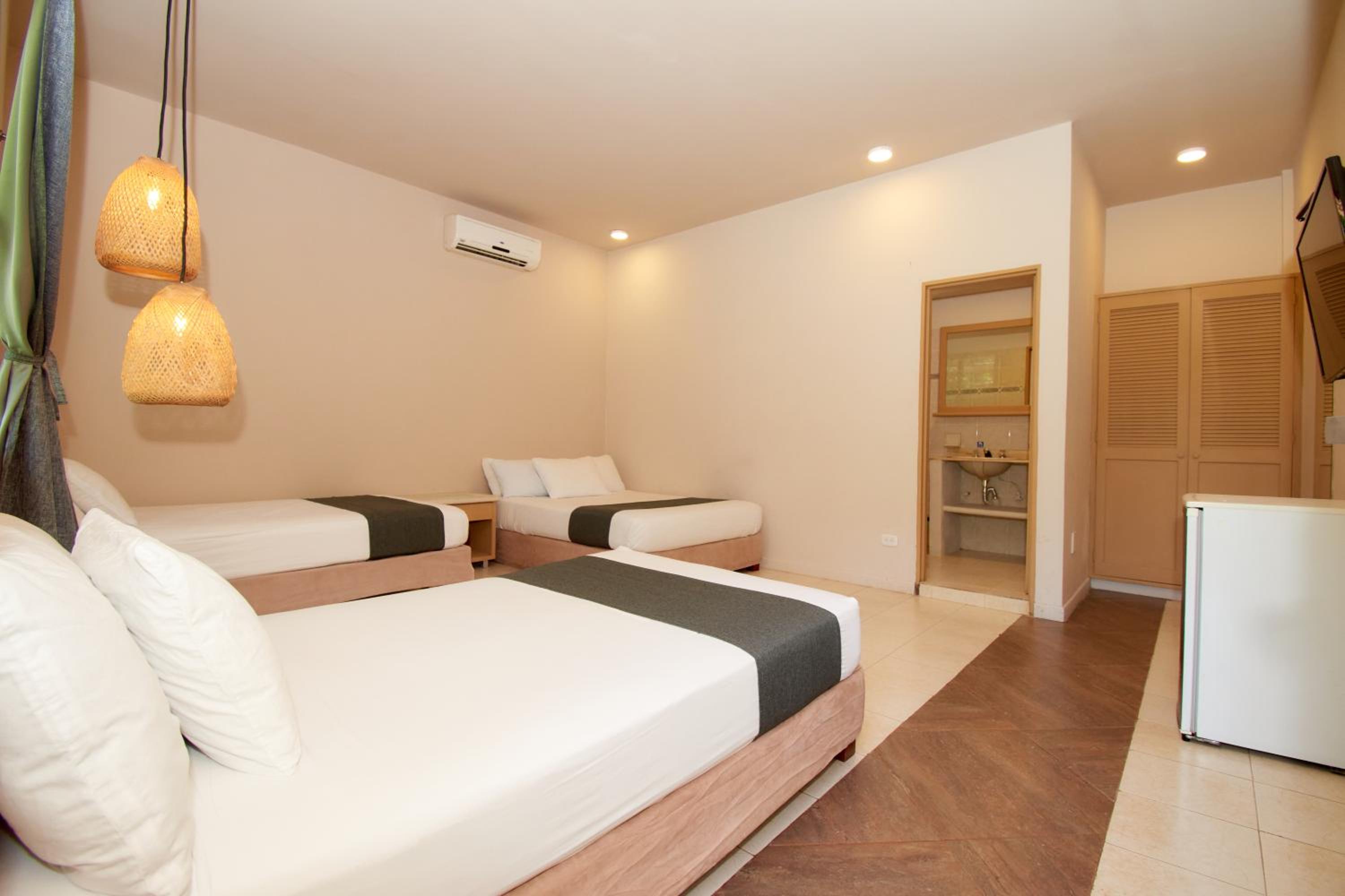 Quadruple Room photo 2