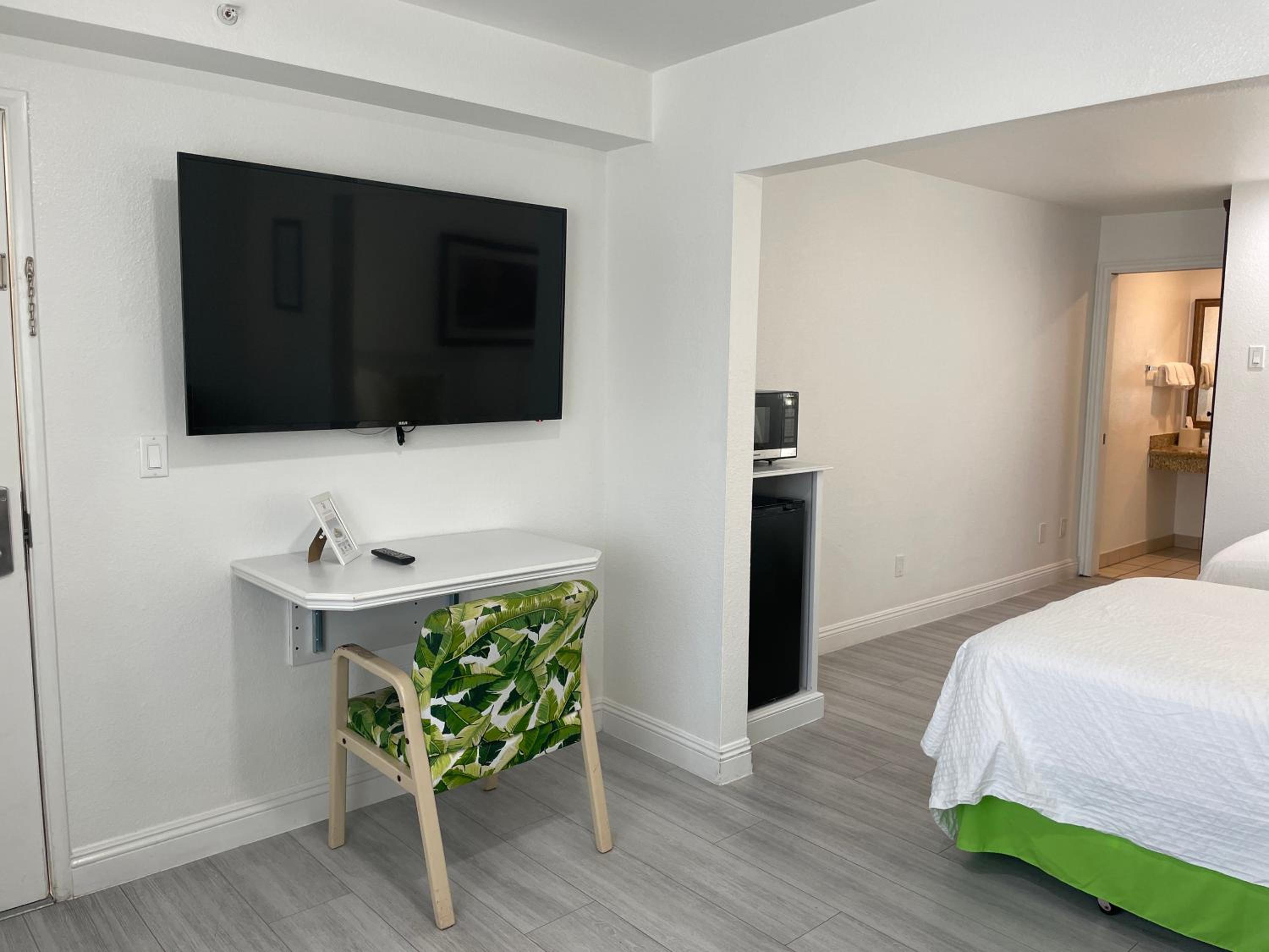 Deluxe Queen Room - Photo 5
