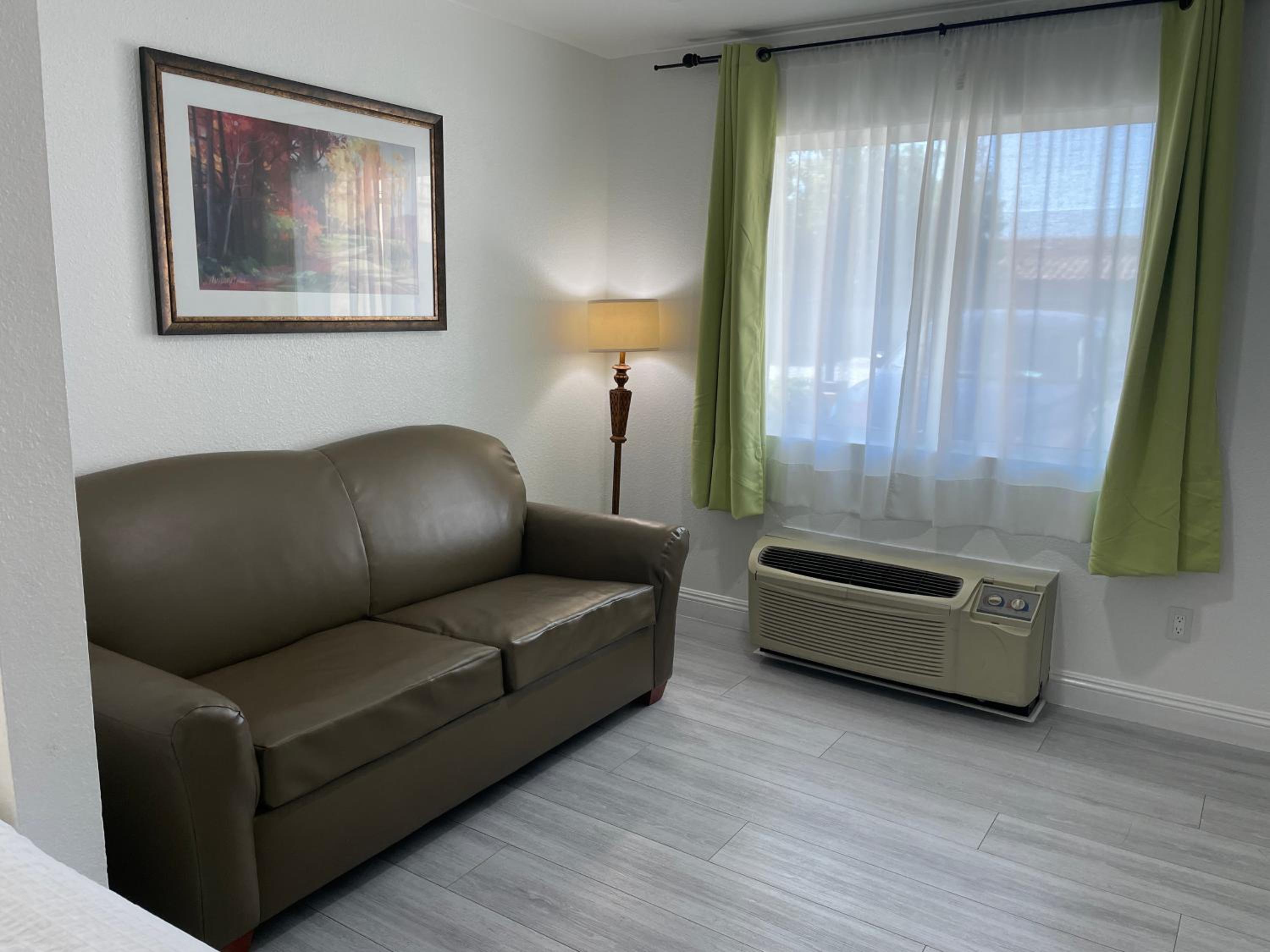 Deluxe Queen Room - Photo 1