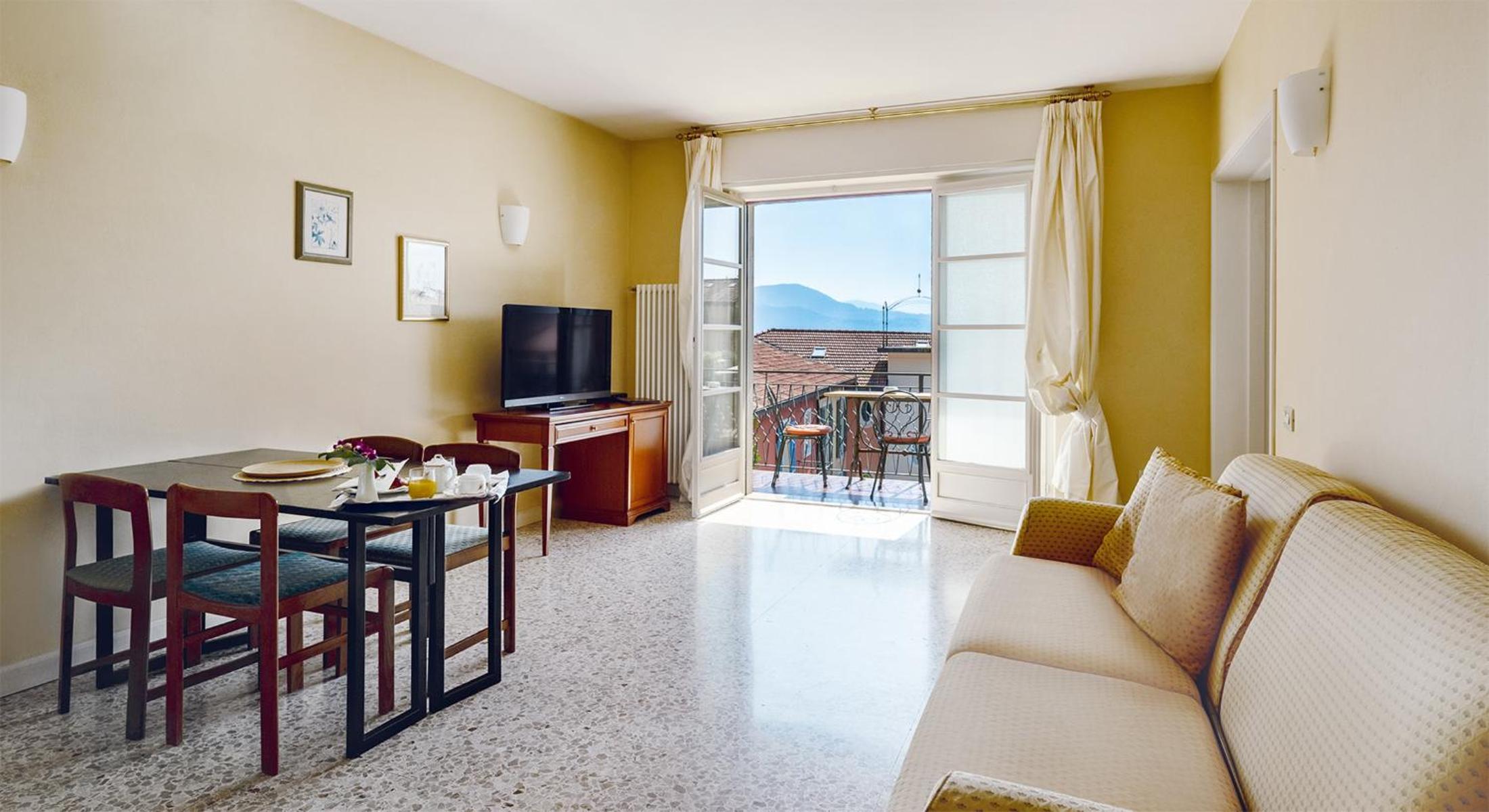 Apartment with Garden View