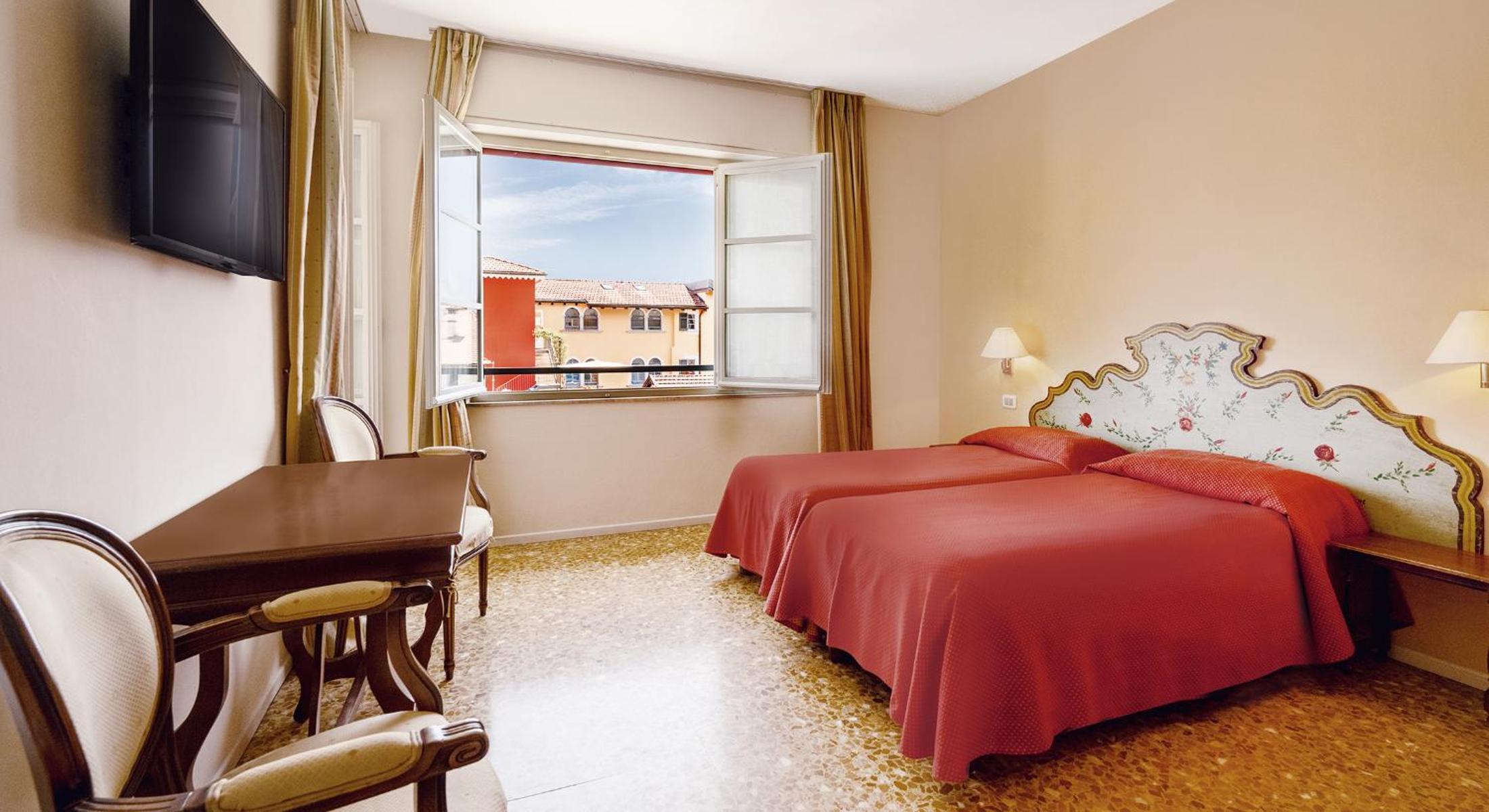 Family Room with Balcony - Photo 4