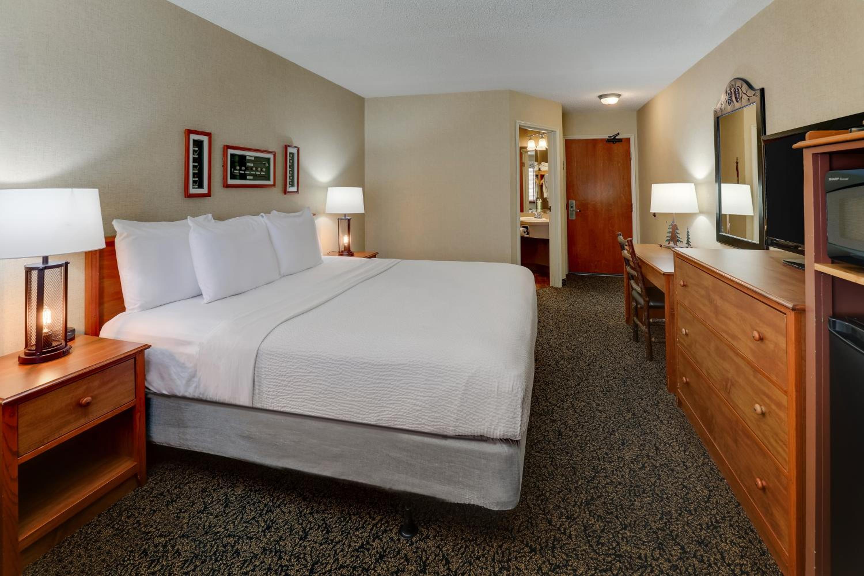 Deluxe King Room - Photo 5