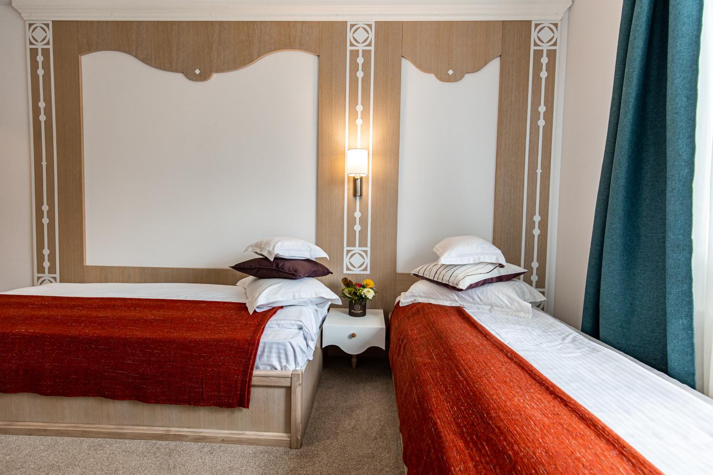 Deluxe Twin Room photo 3