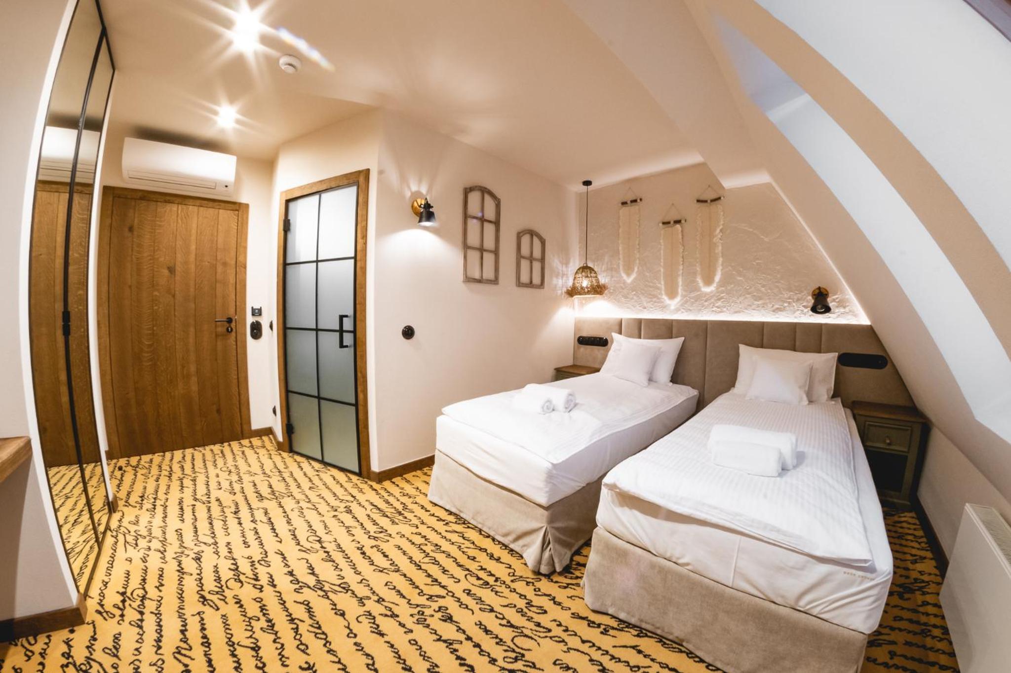 Deluxe Double or Twin Room photo 1