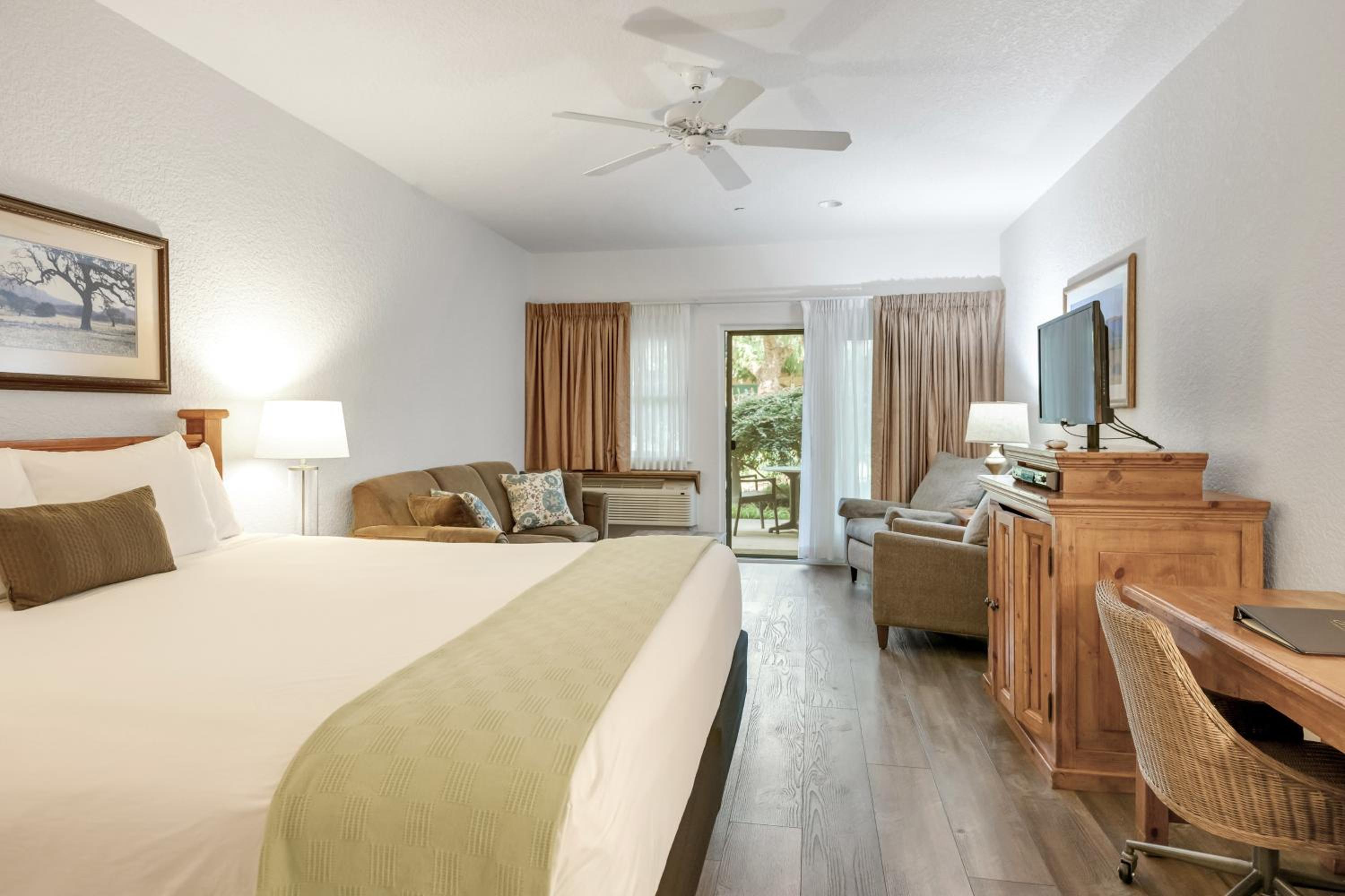 Deluxe King Room