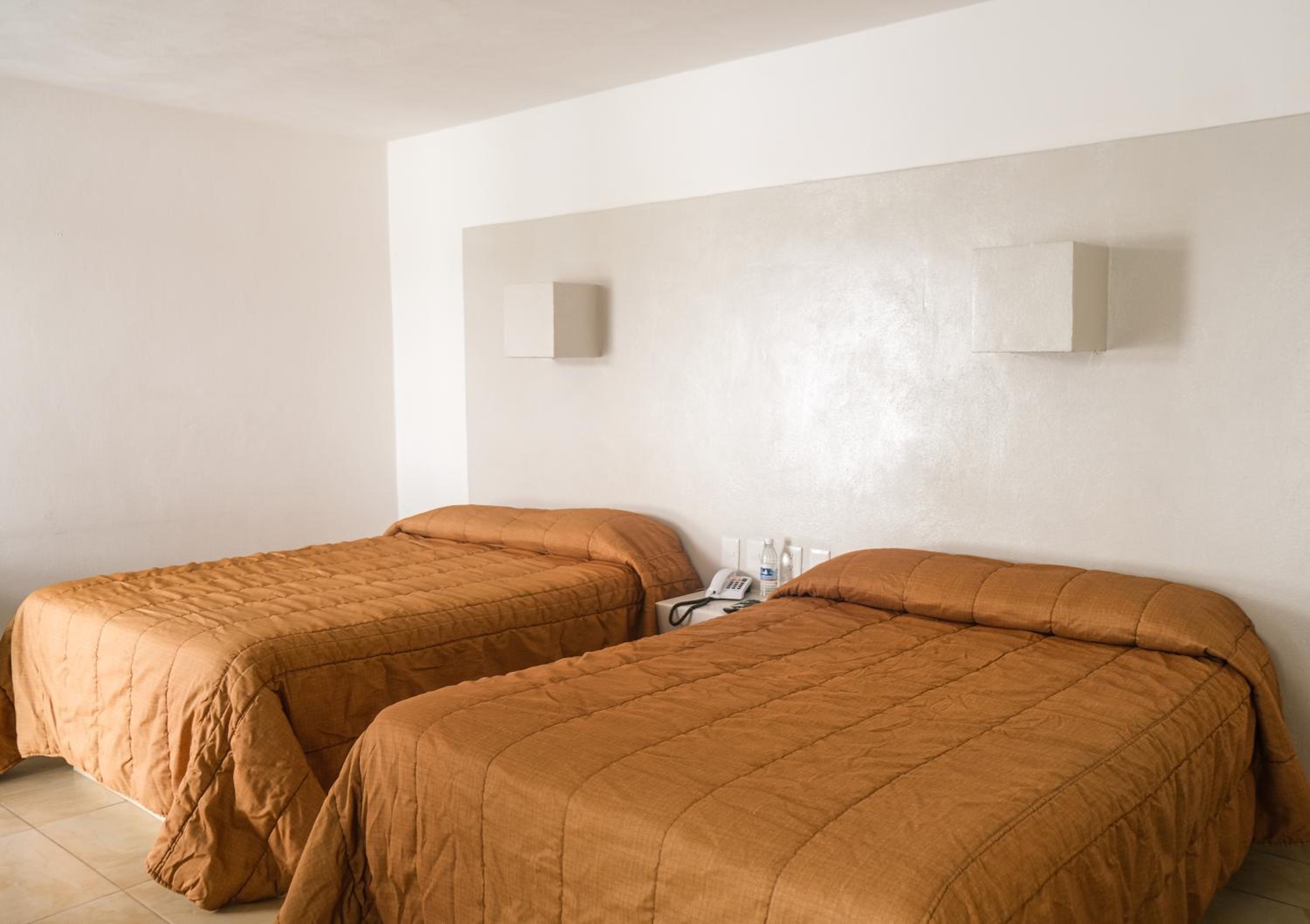 Double Room with Two Double Beds - Photo 13