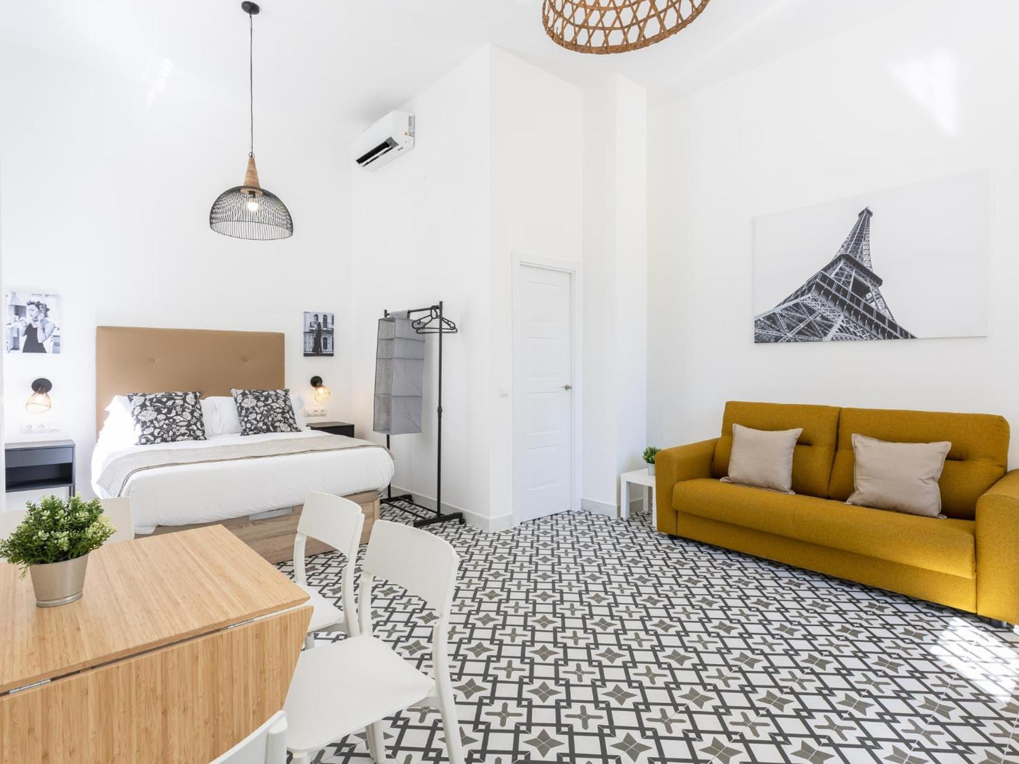 Estudio con sofá cama