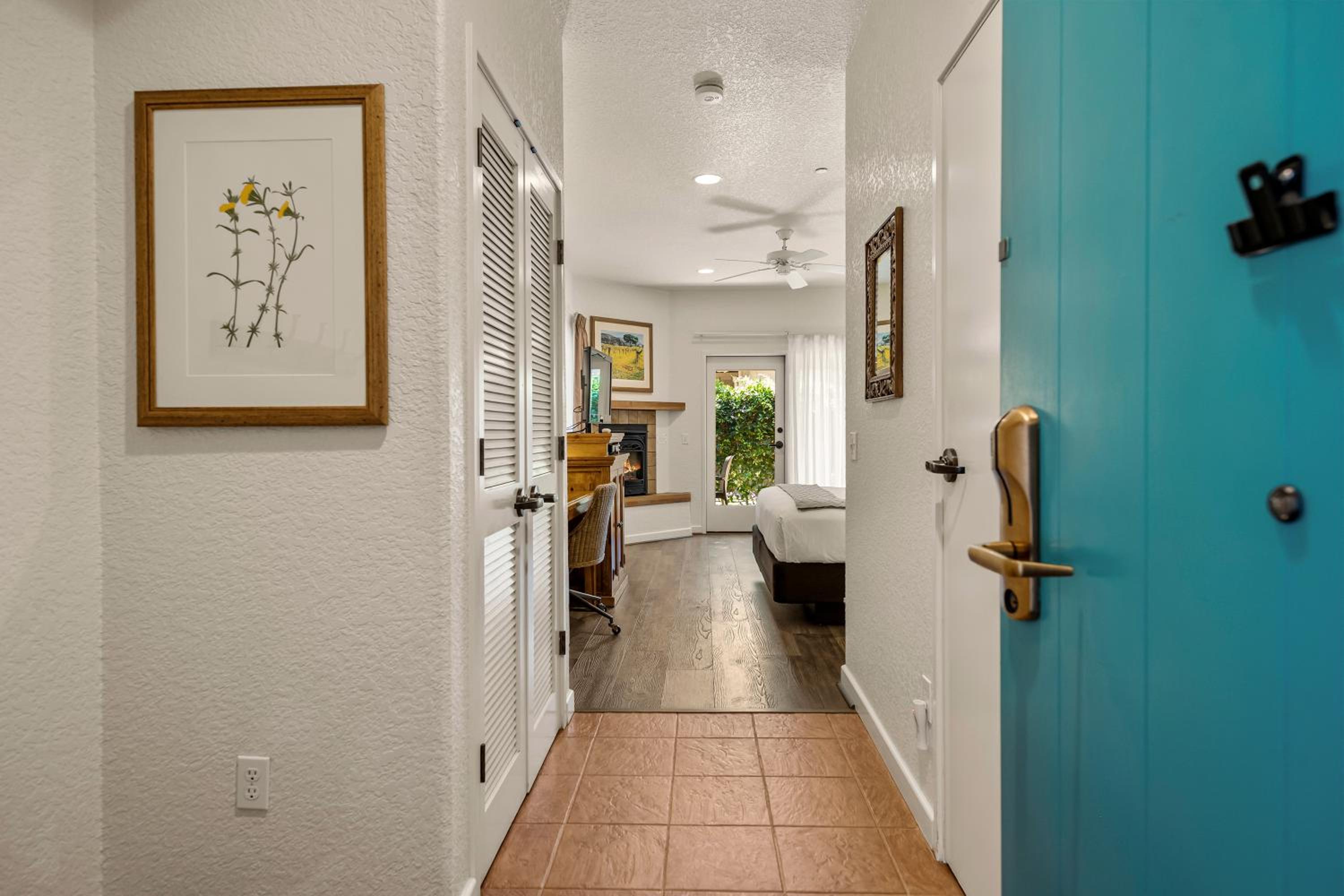 Superior King Room - Disability Access photo 2