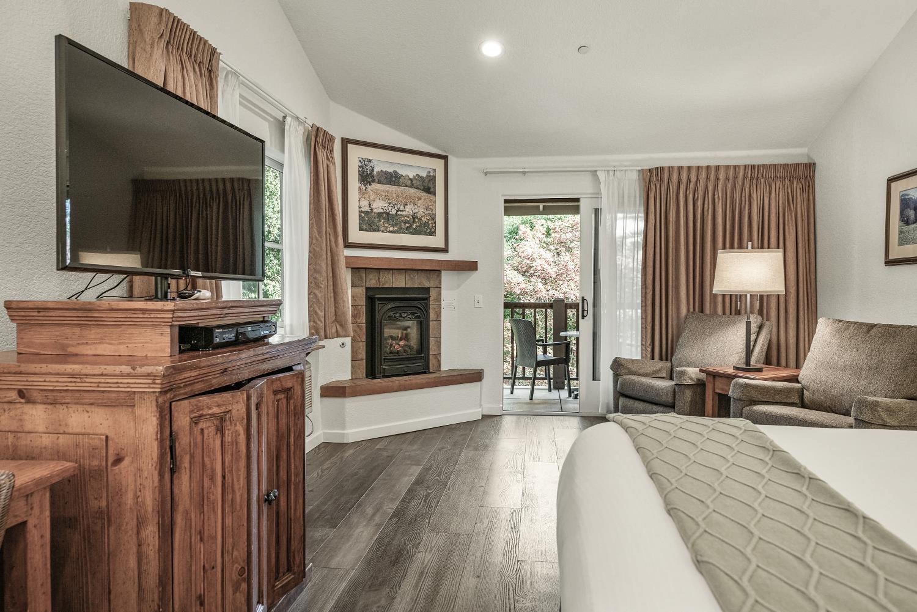 Deluxe King Room with Fireplace