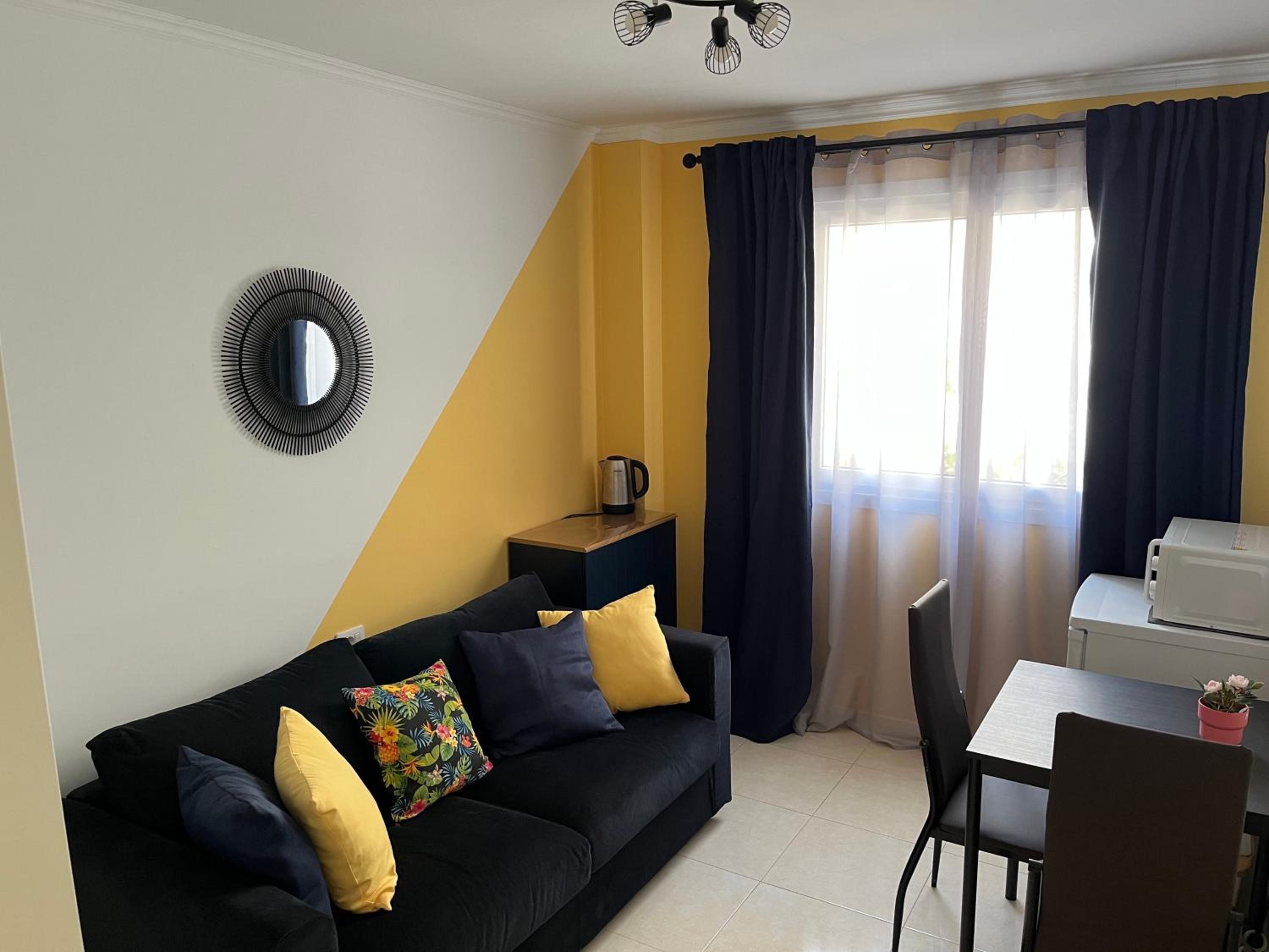 Family Room with Private Bathroom - Photo 5