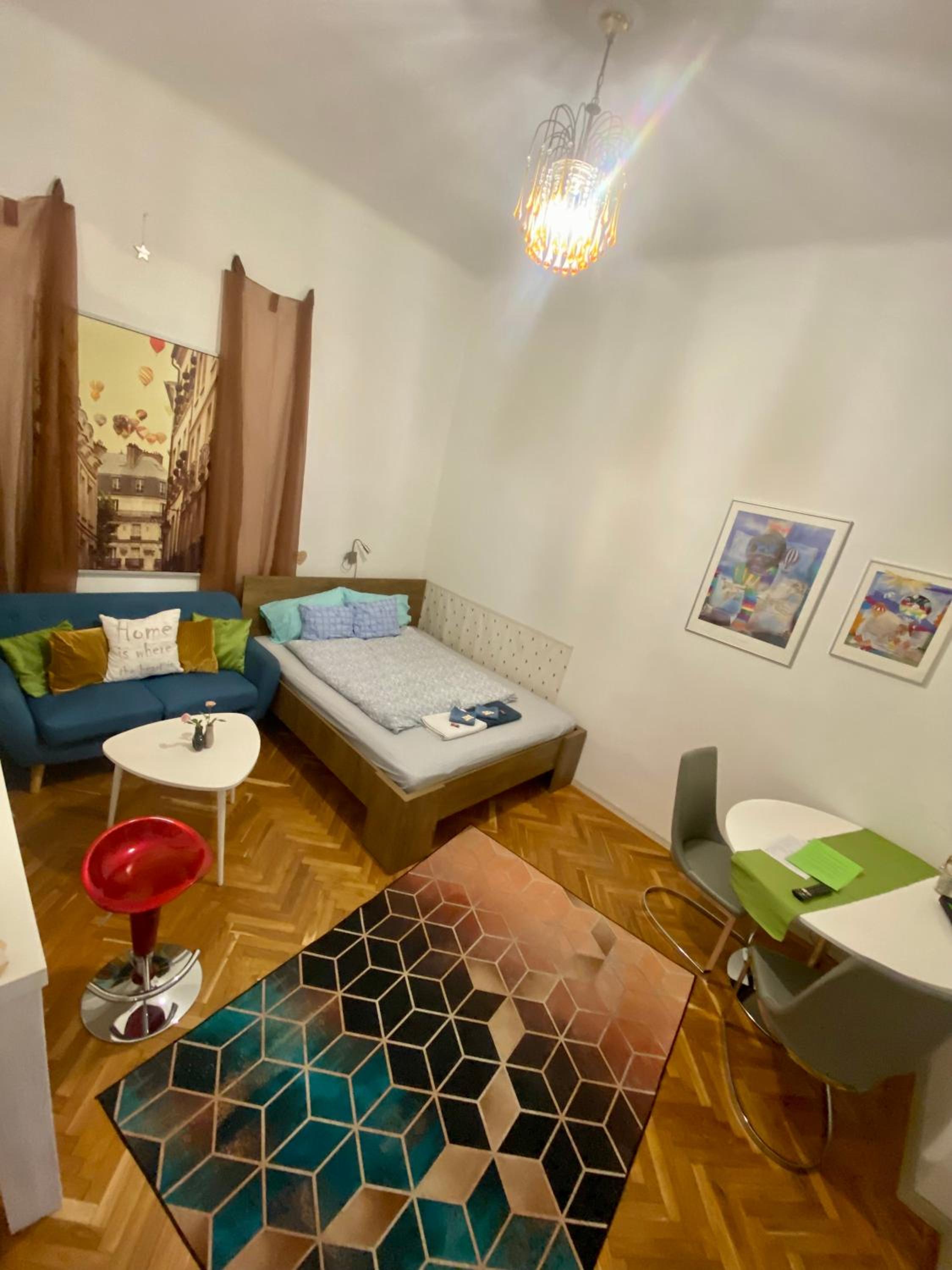 Studio Apartment - Photo 1