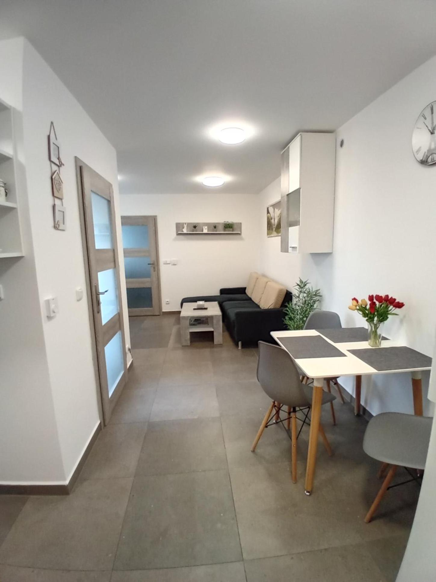 One-Bedroom Apartment - Photo 1