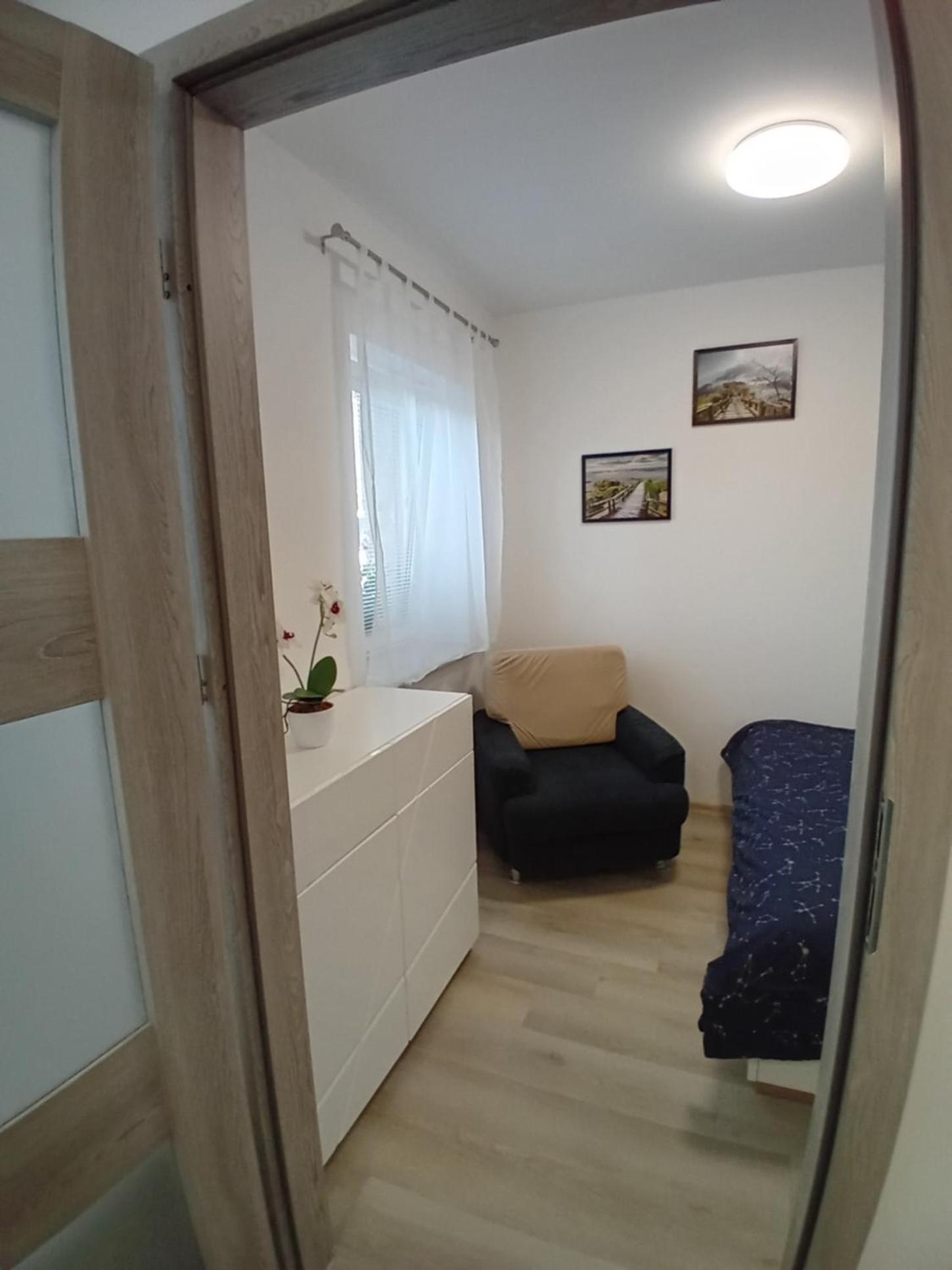 One-Bedroom Apartment - Photo 6