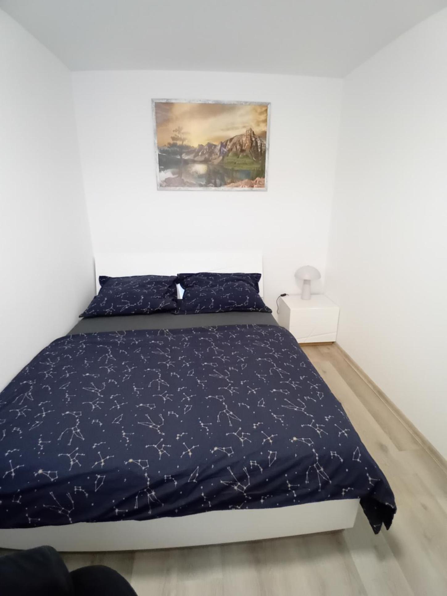 One-Bedroom Apartment - Photo 8