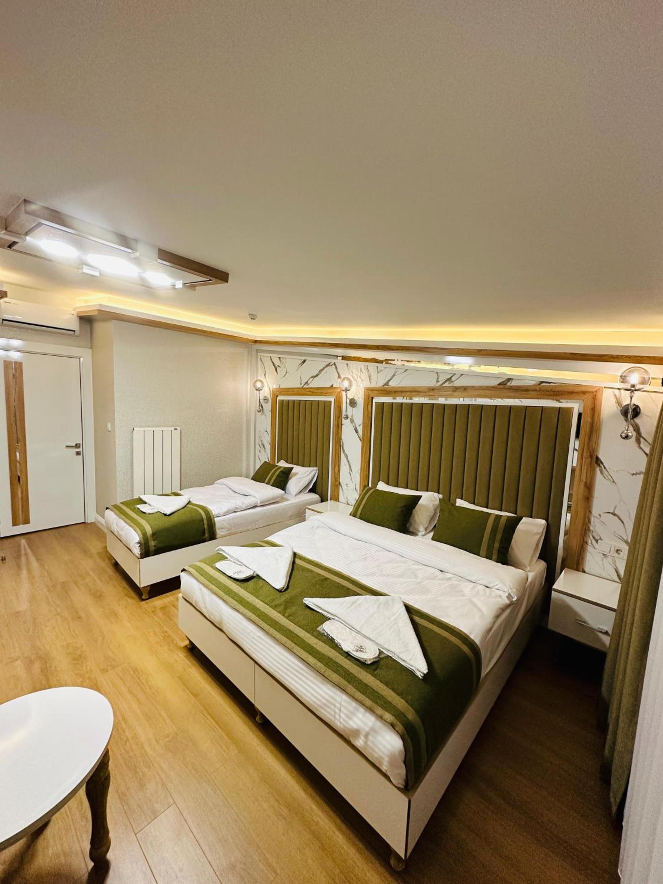 Deluxe Triple Room photo 2