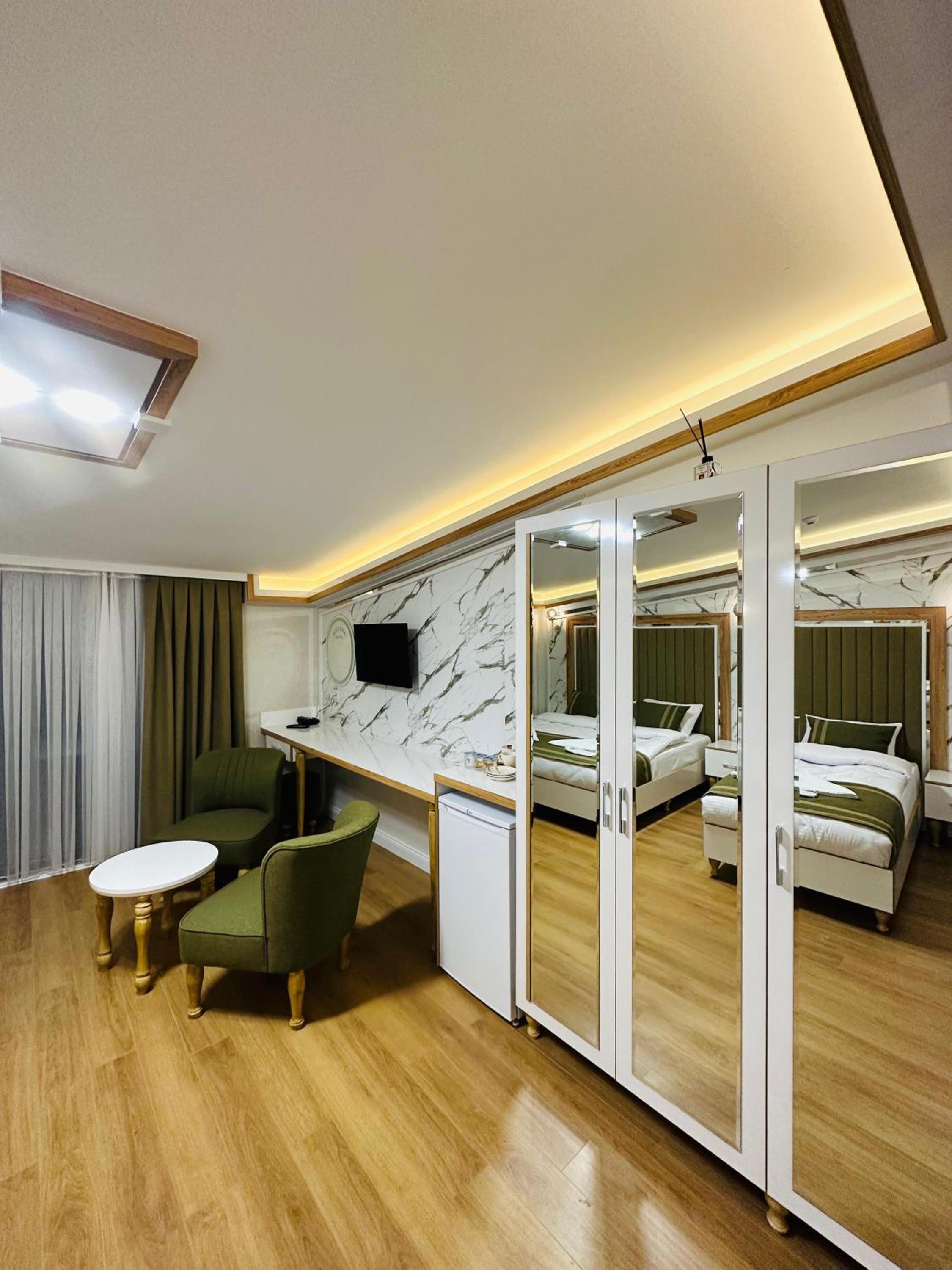 Deluxe Triple Room photo 3