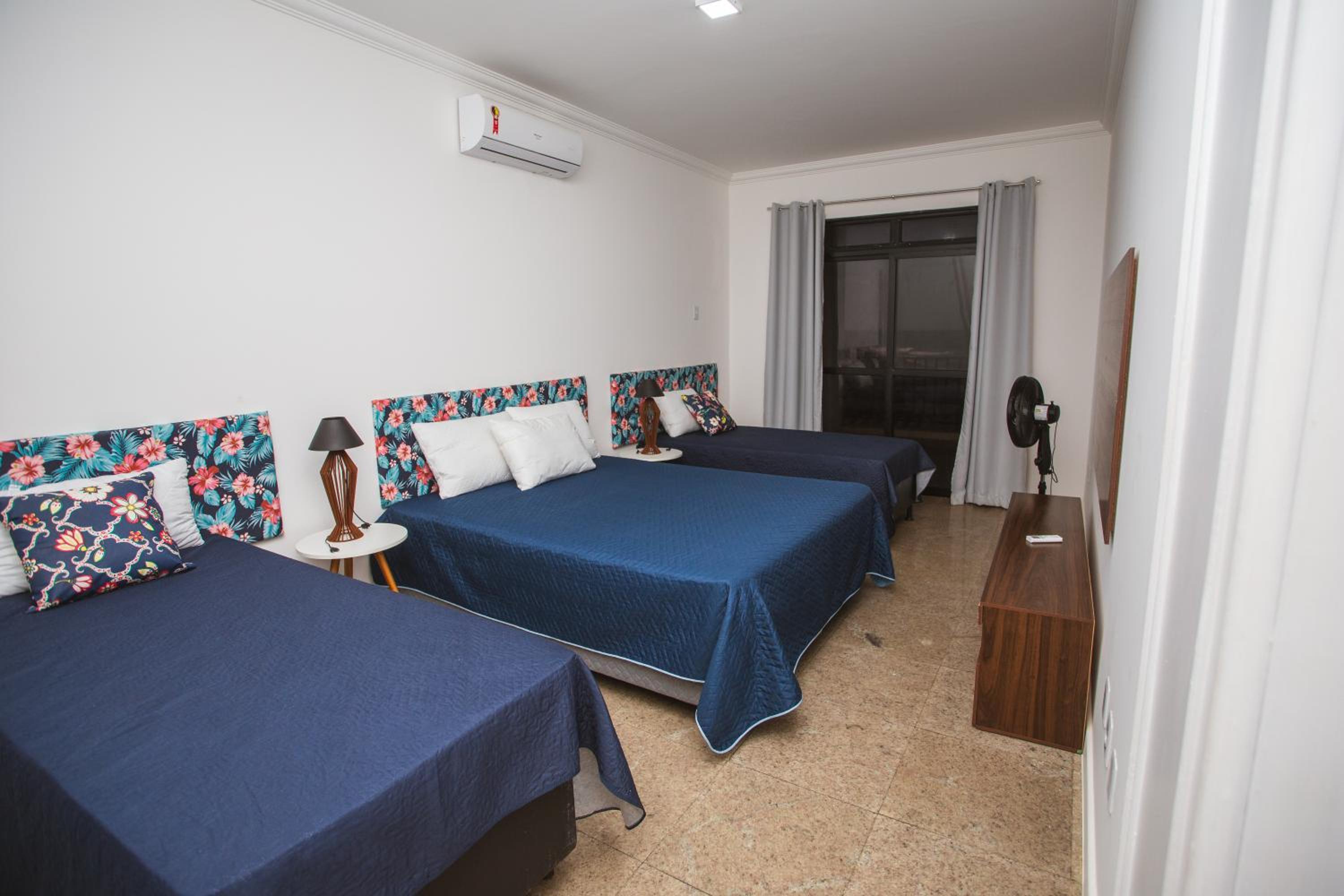 Five-Bedroom House photo 1