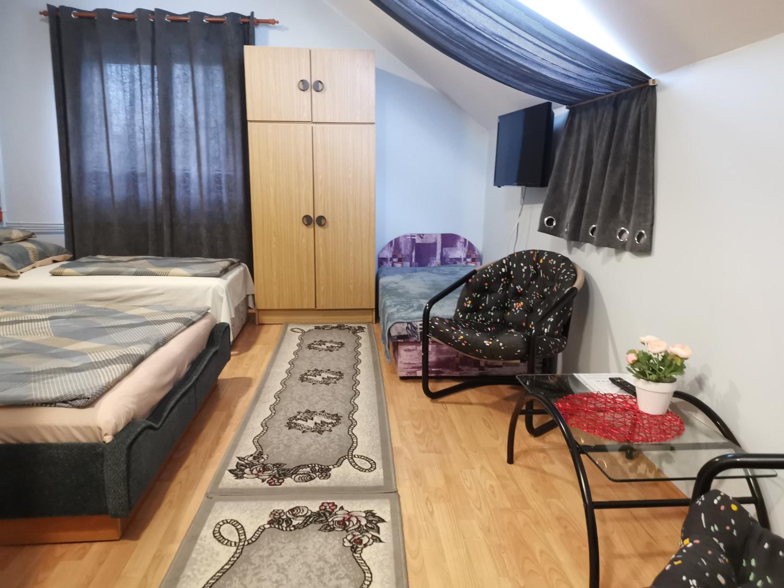 Quadruple Room with Private Bathroom photo 2