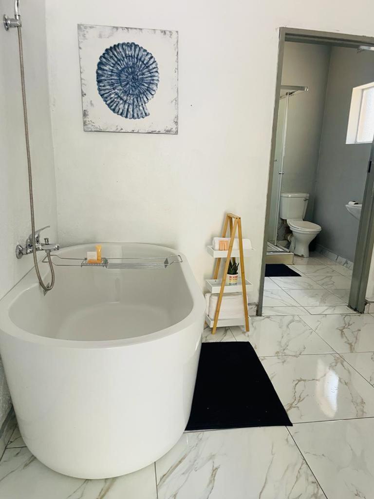 Deluxe Suite - Photo 5