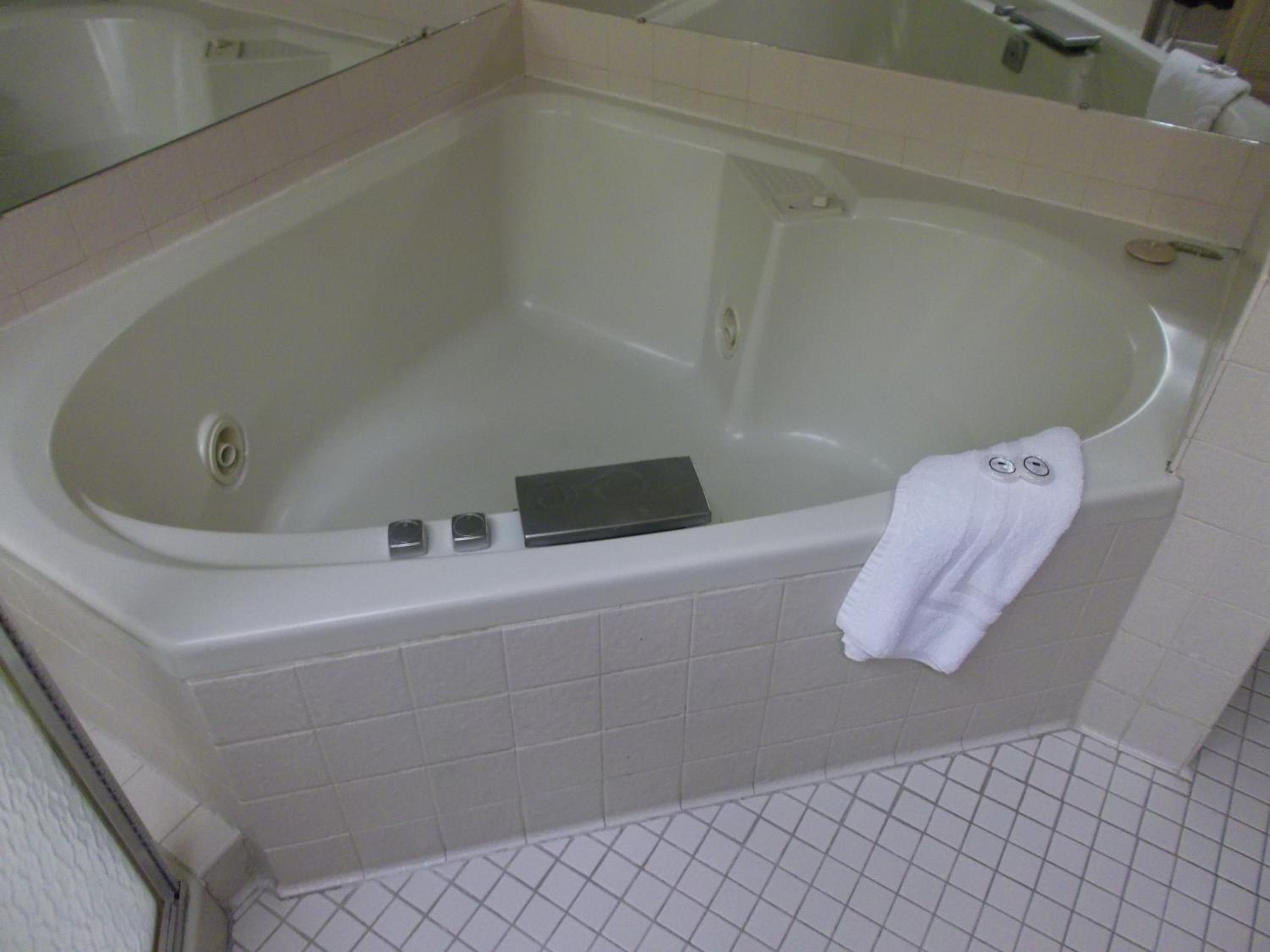 King Room - River View with Spa Bath  photo 3