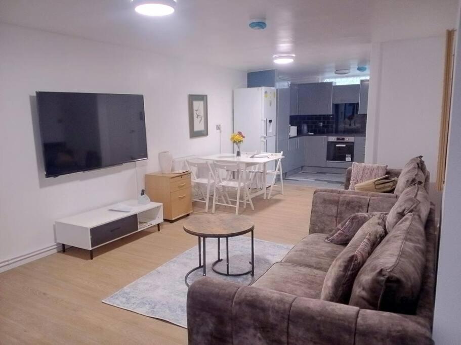 Four-Bedroom House photo 1