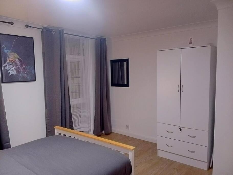 Four-Bedroom House photo 2