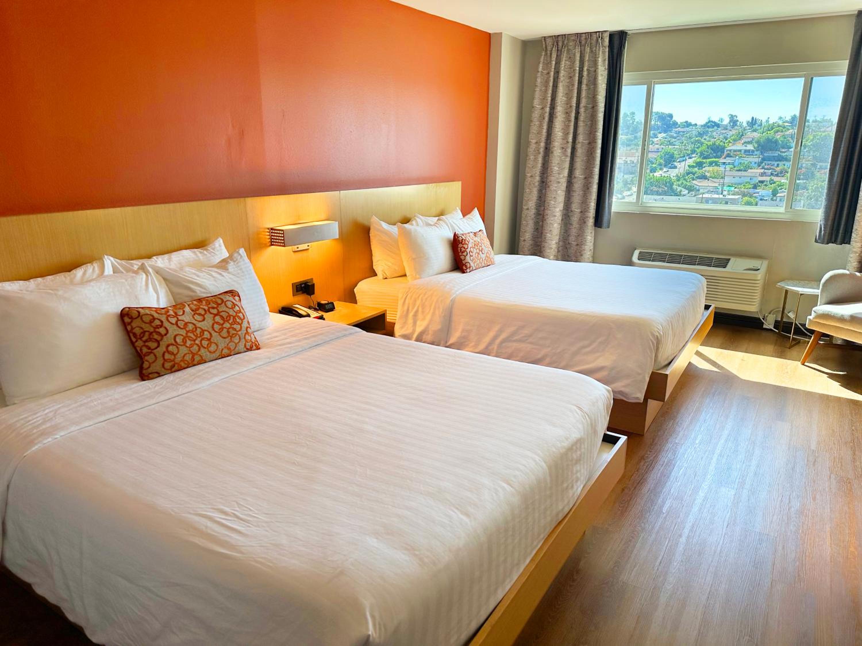 Queen Room with Two Queen Beds - Photo 11