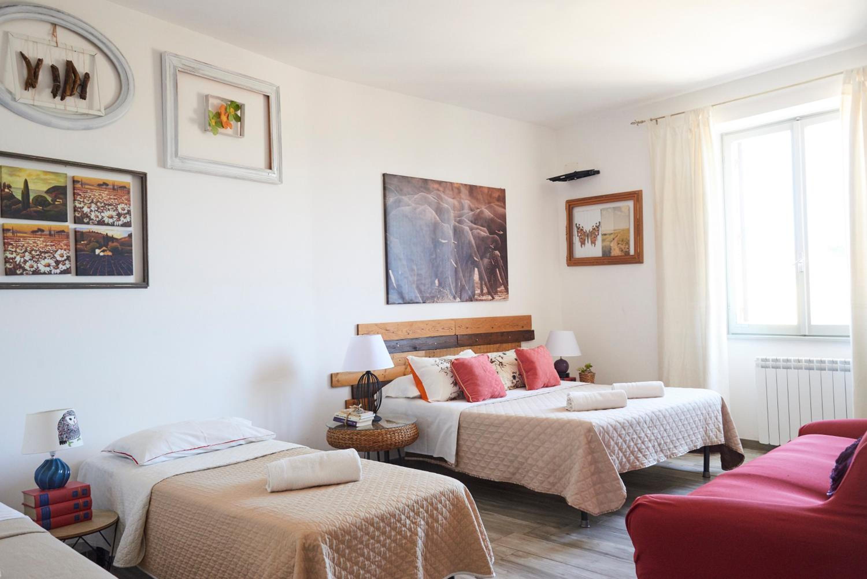 Quadruple Room with Private Bathroom - Photo 9