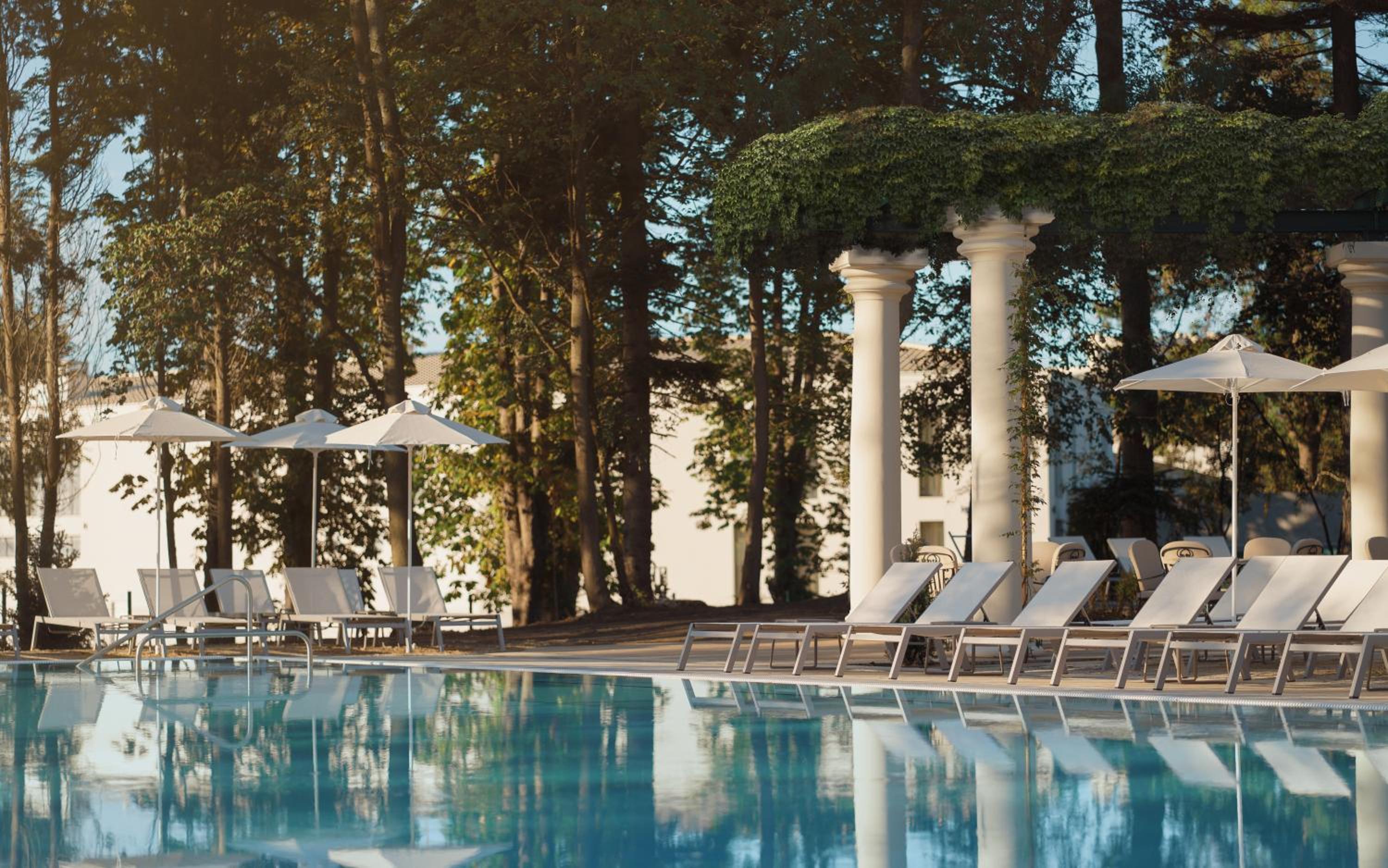 Double Room with Pool View and Free Access to AquaHouse Thermal & Beach