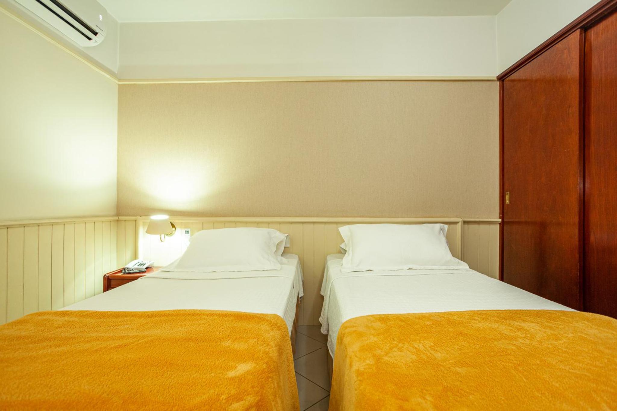 Standard Twin Room - Photo 2