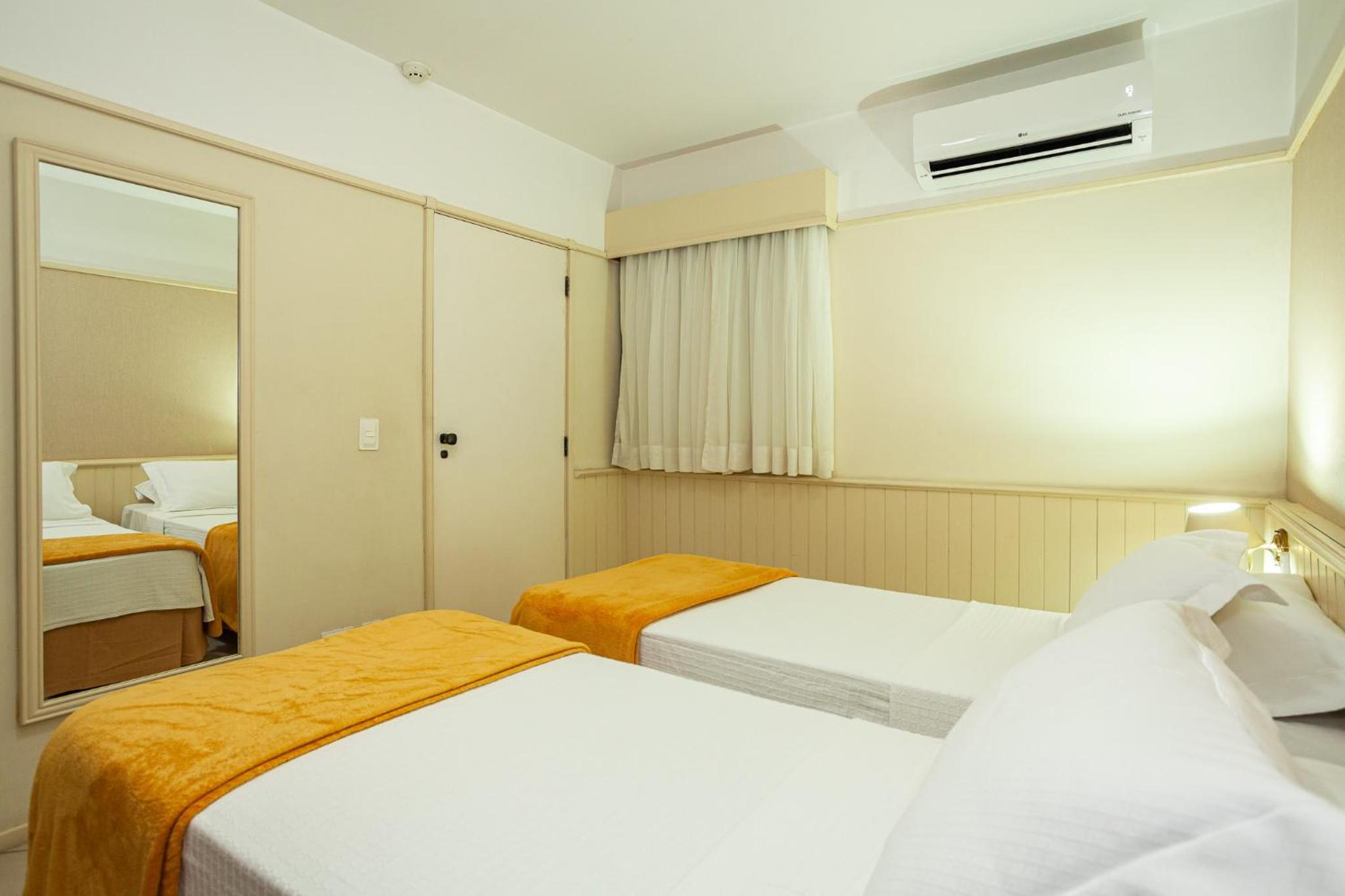 Standard Twin Room - Photo 3