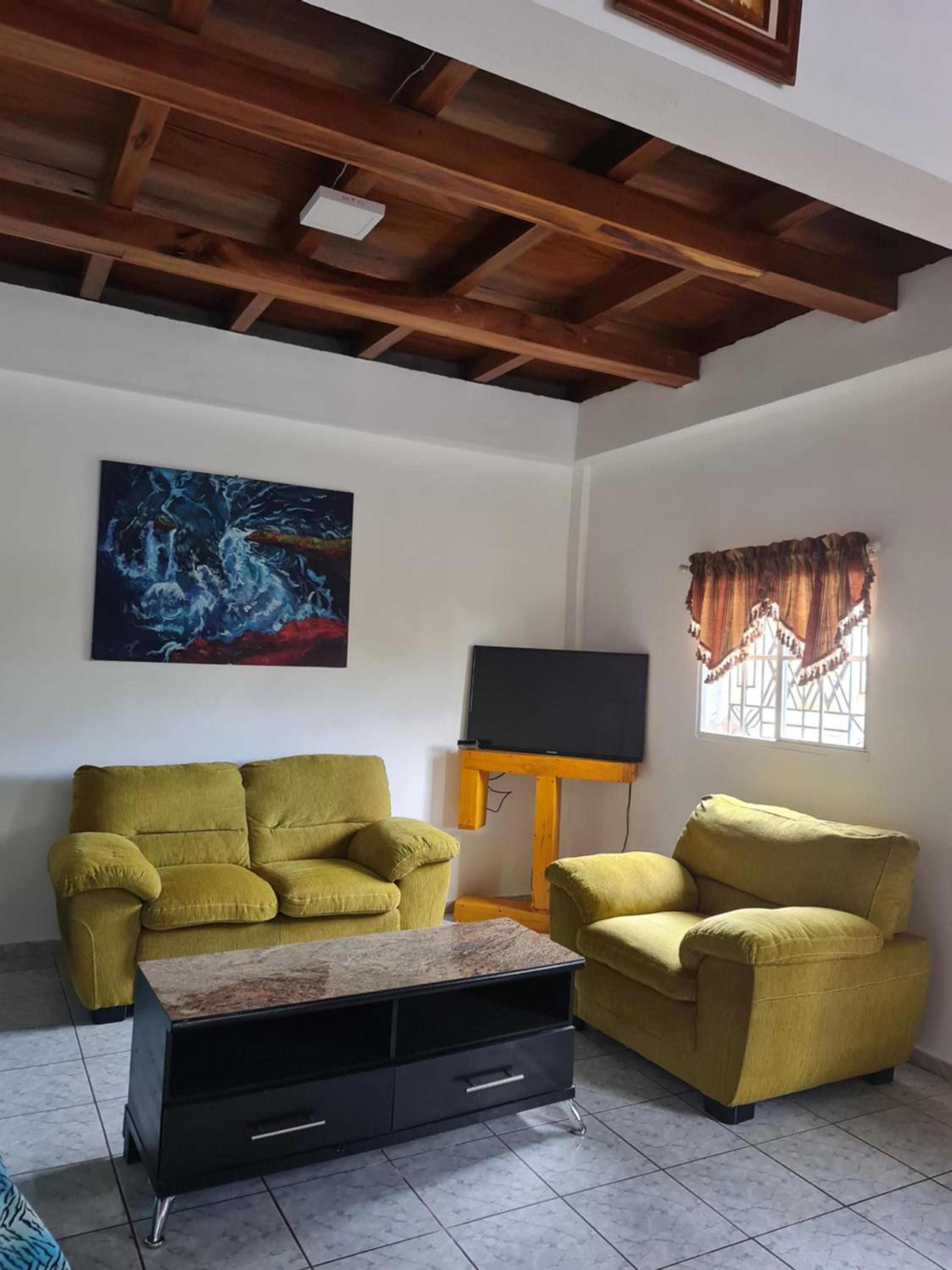 Five-Bedroom House photo 3