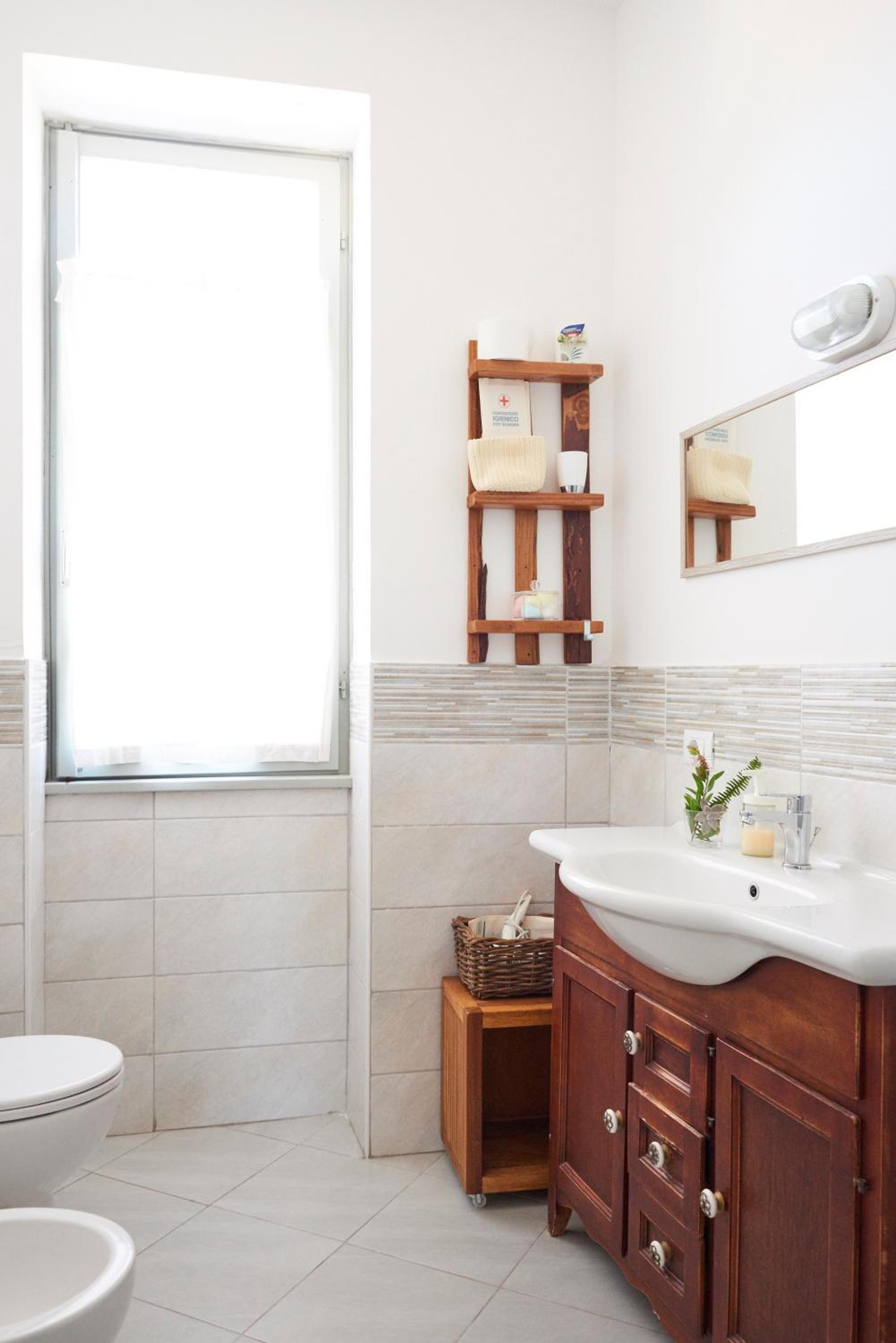 Quadruple Room with Private Bathroom - Photo 7