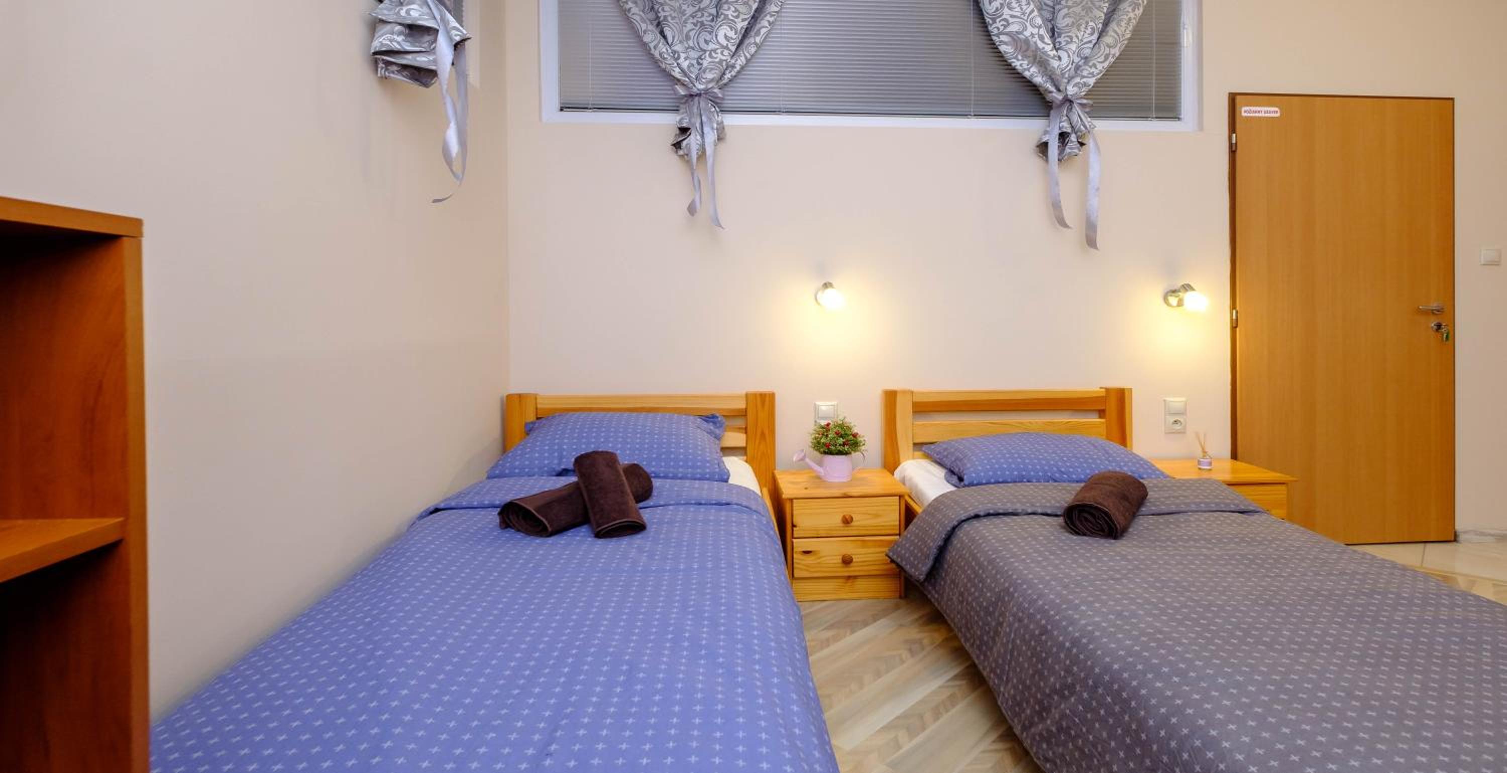 Twin Room with Private Bathroom photo 2