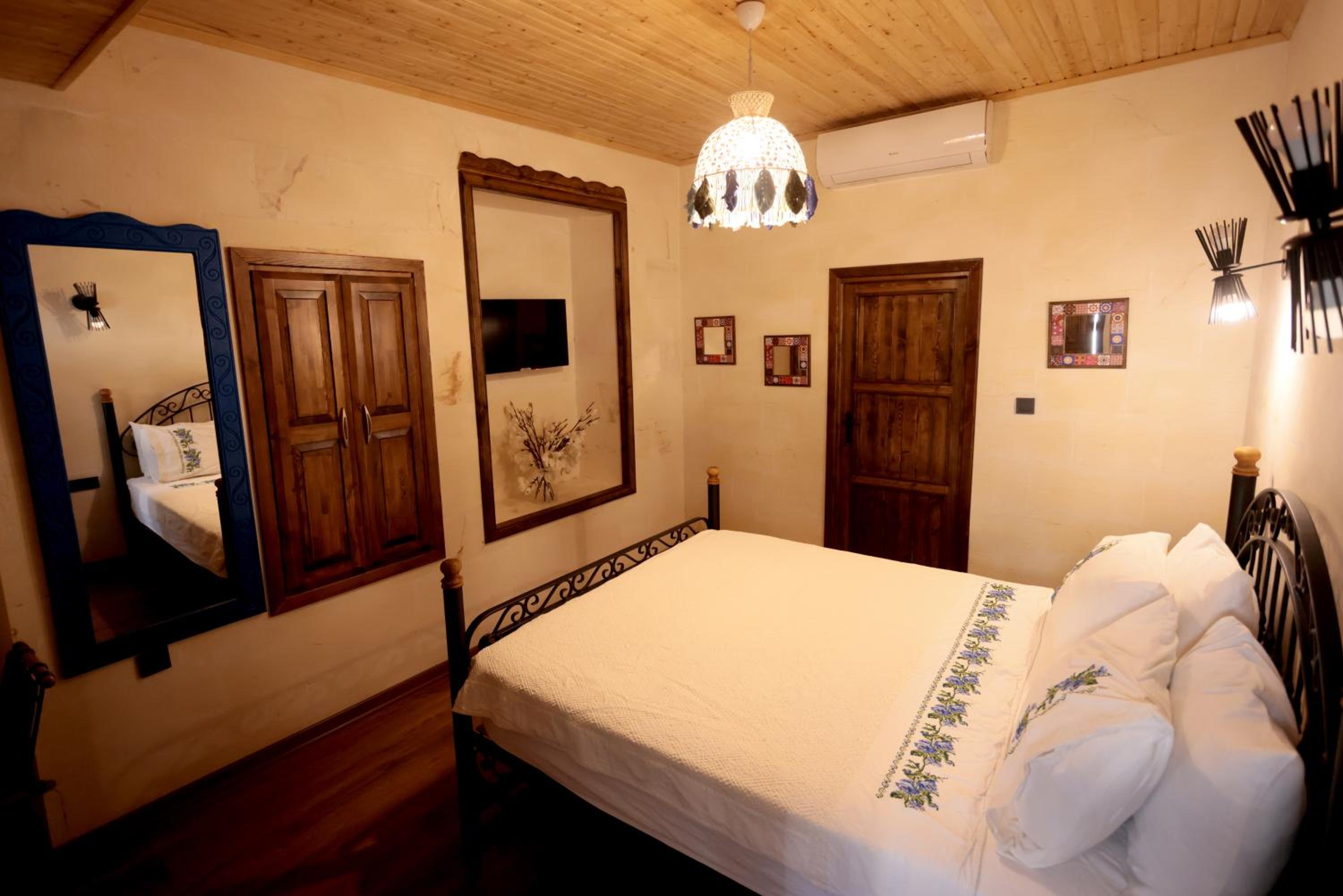 Double Room with Garden View - Photo 1