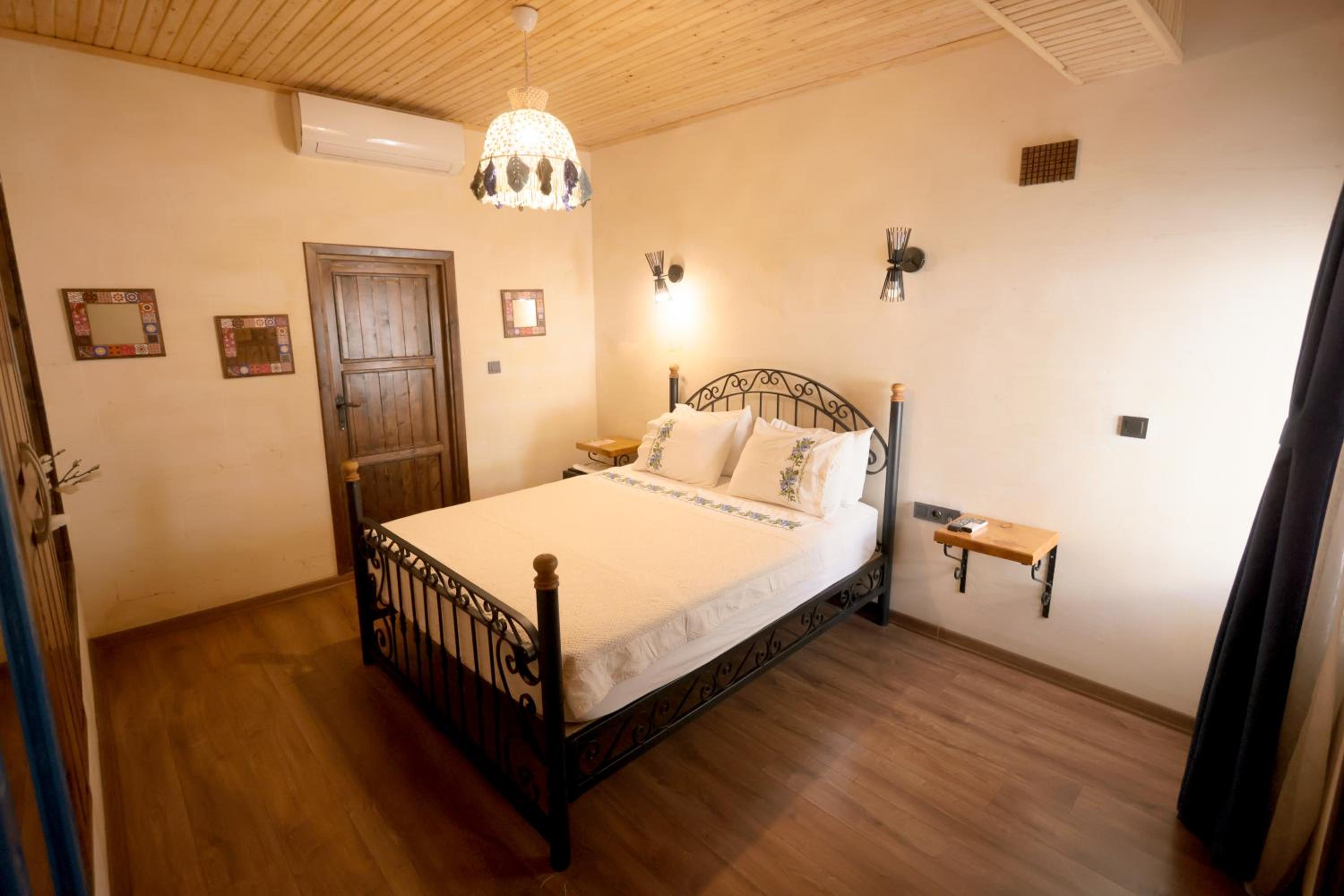 Double Room with Garden View - Photo 5