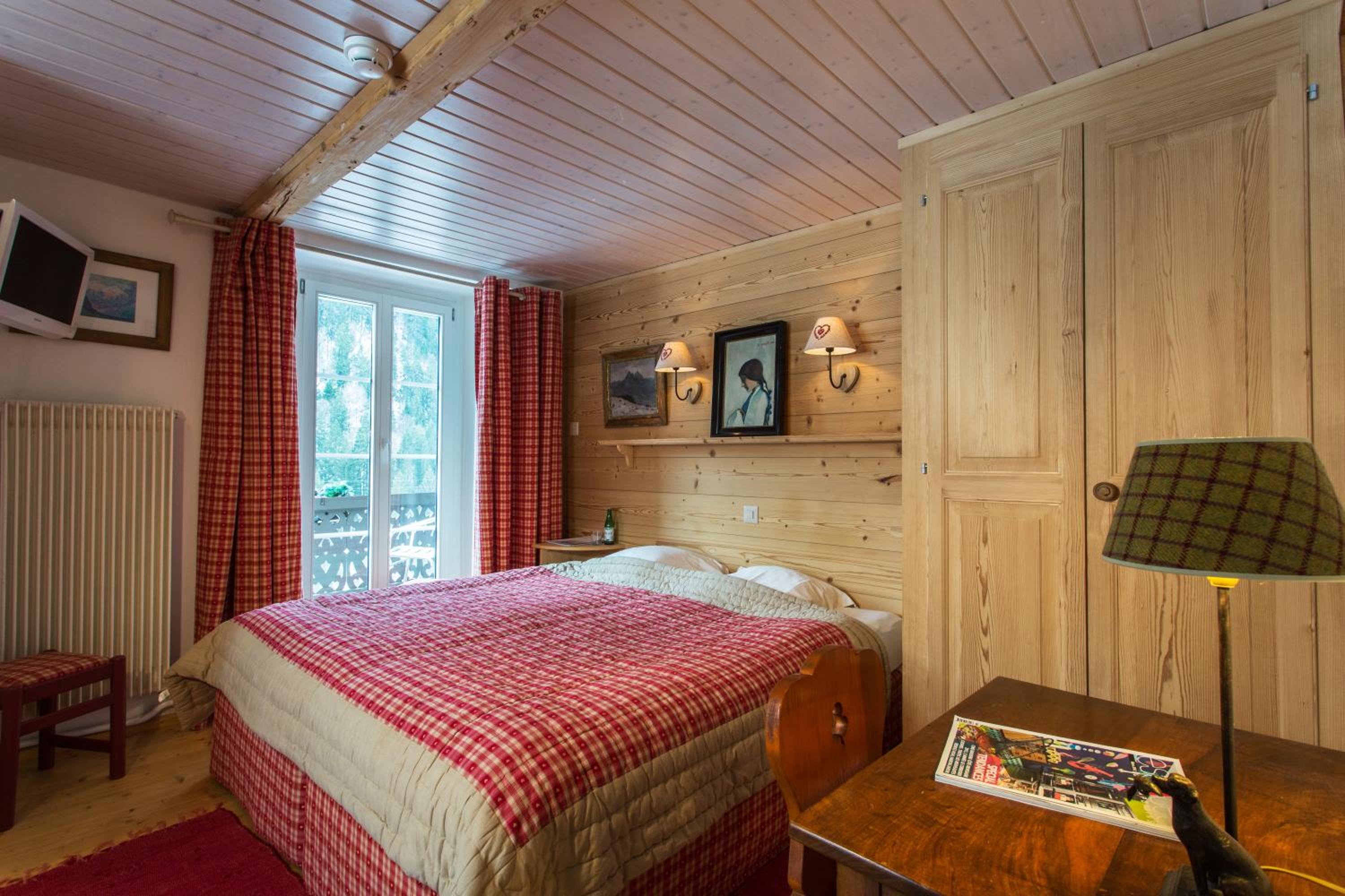 Superior Double Room with Balcony - Photo 3