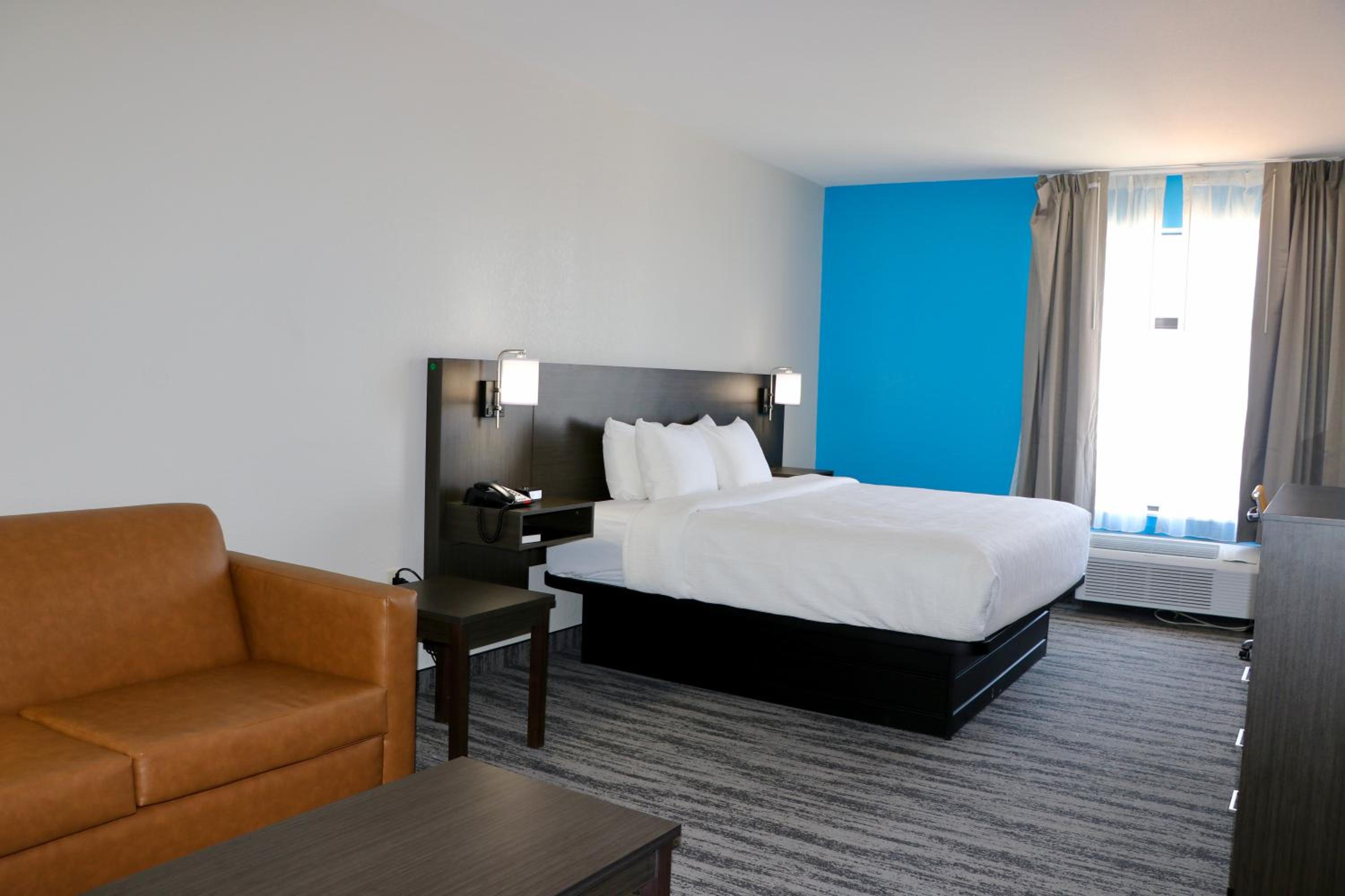 King Suite - Non-Smoking - Photo 2