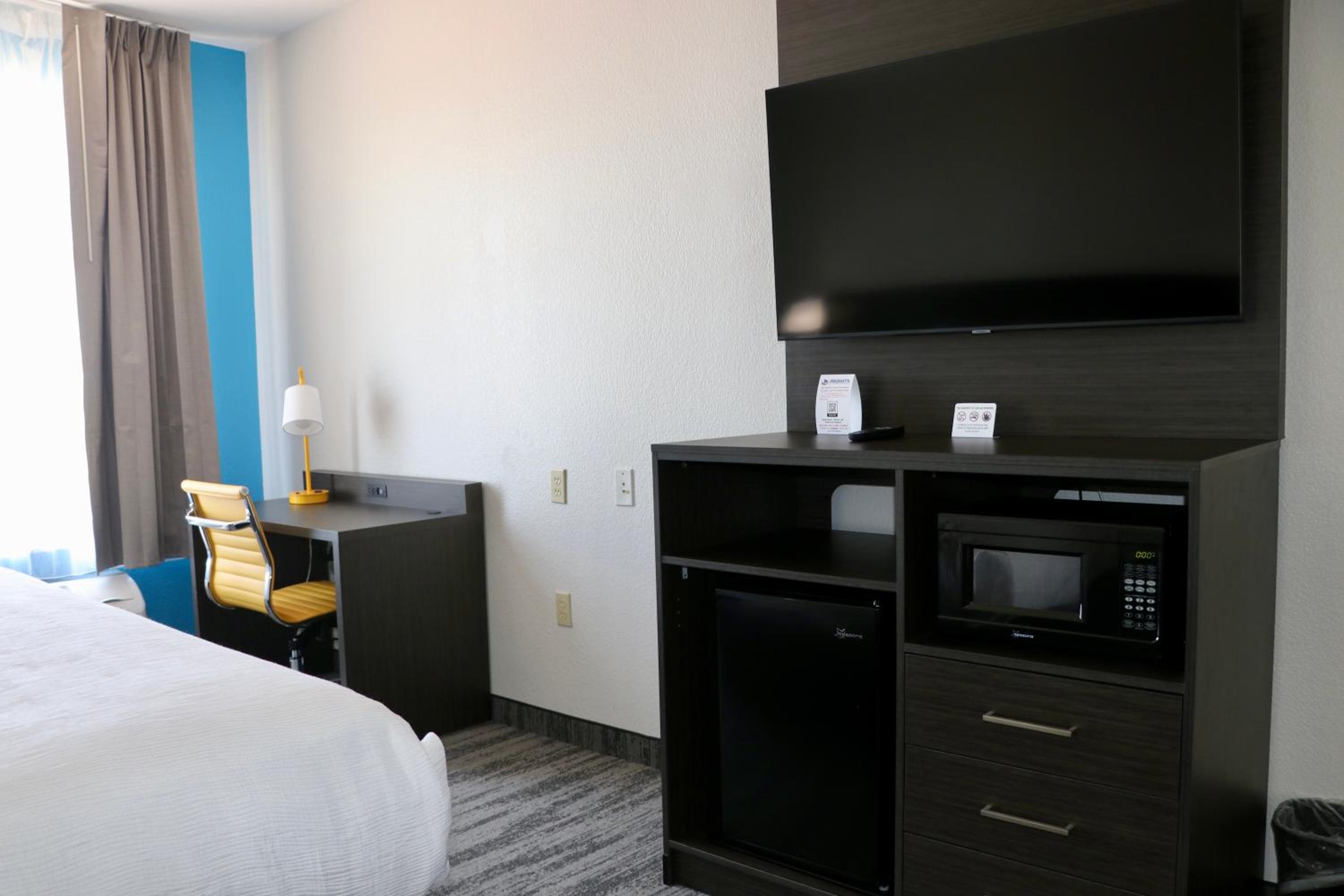 King Suite - Non-Smoking - Photo 1